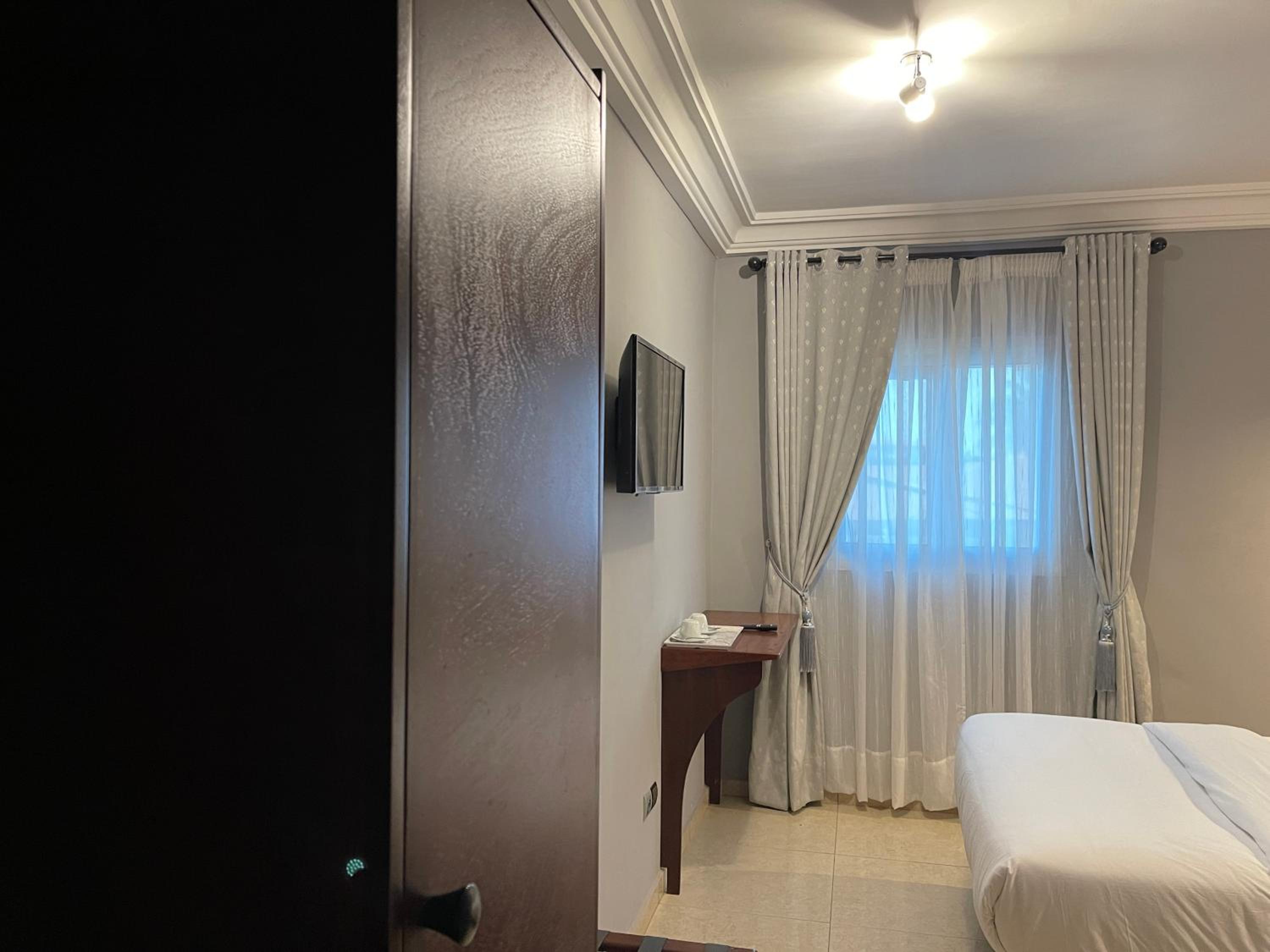 Standard Queen Room
