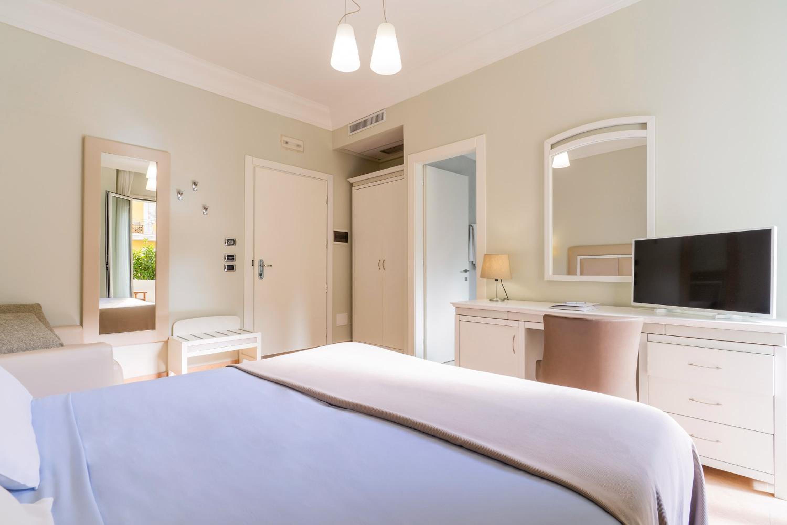 Standard Double or Twin Room photo 2