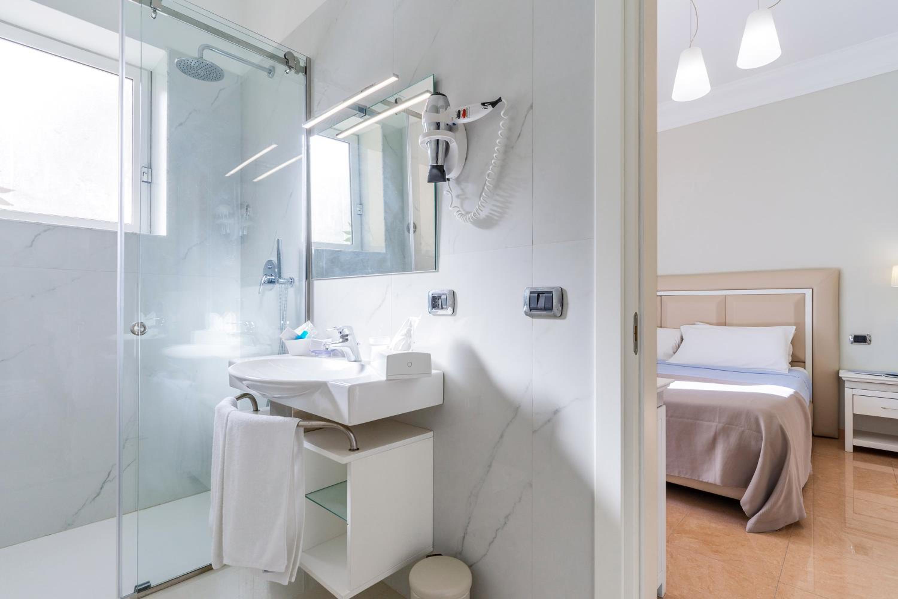 Single Room photo 3