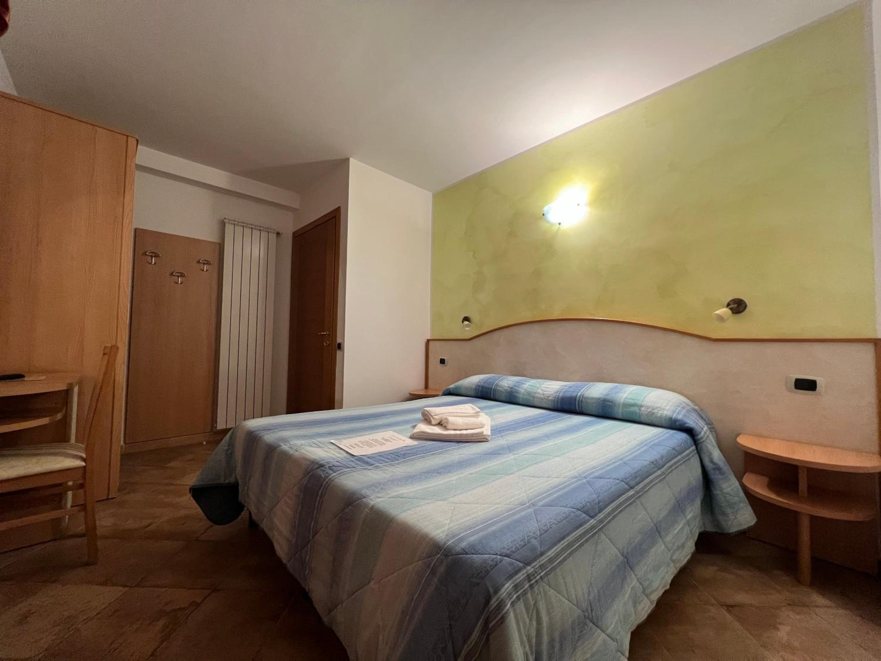 Single Room With Bathroom photo 1