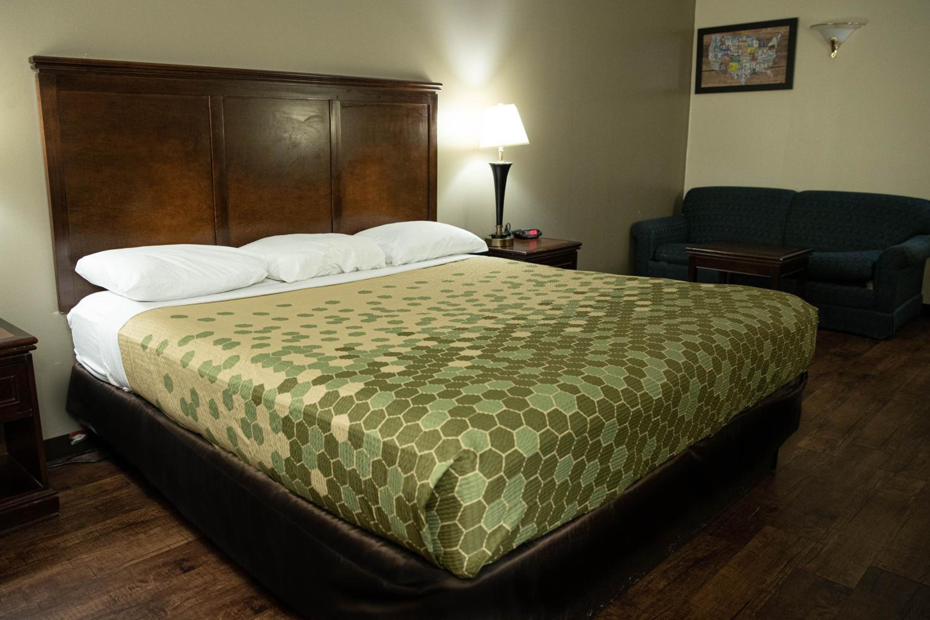 King Room - Non-Smoking - Photo 3