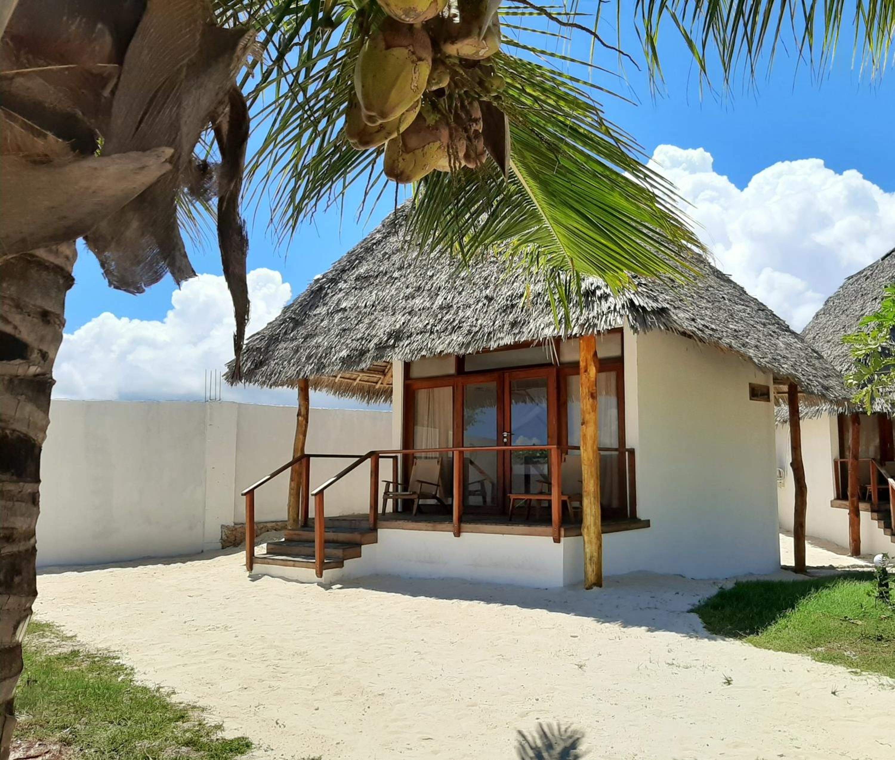 Deluxe Double Room Beachfront - Photo 2