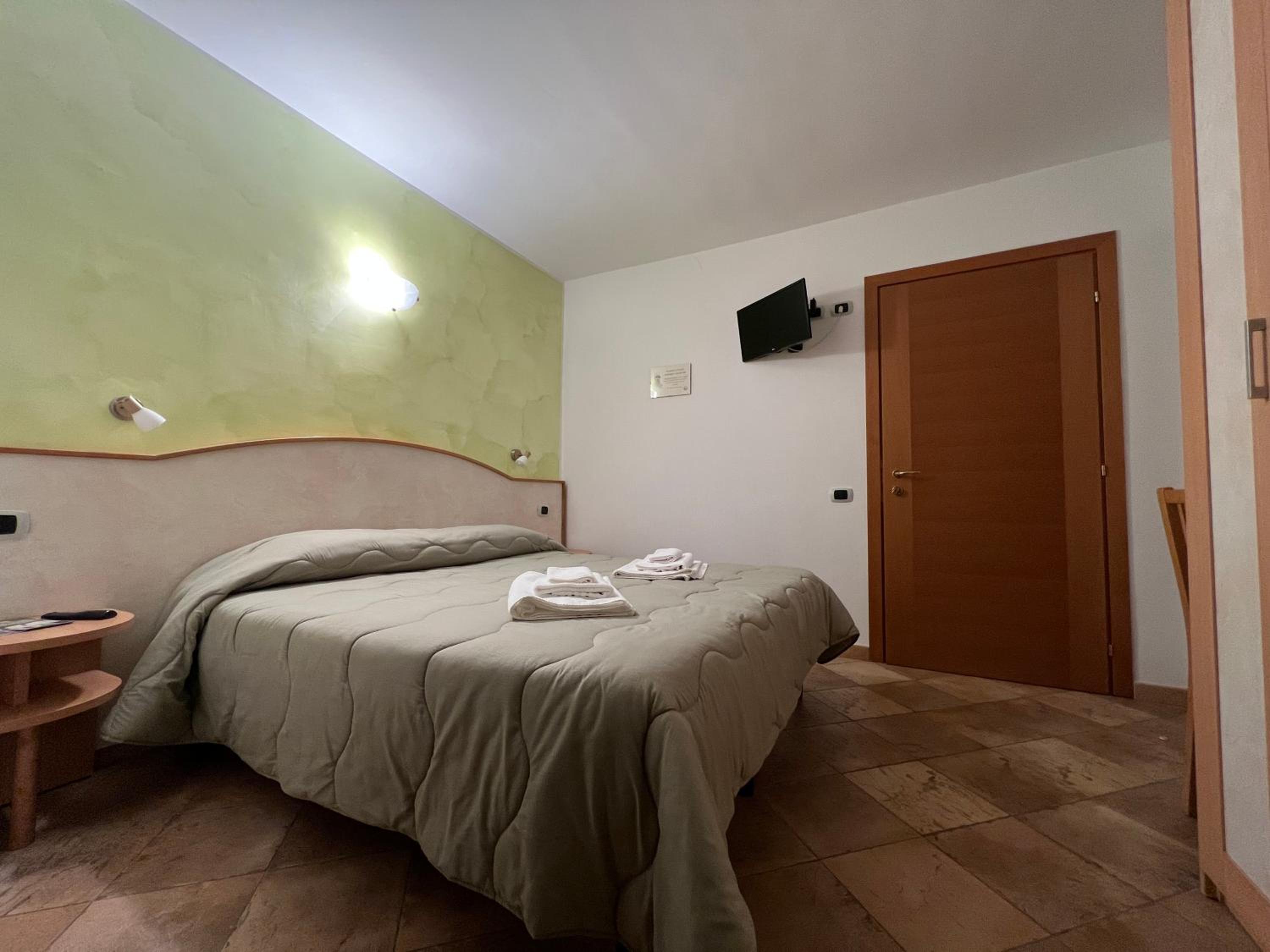 Triple Room With Private Bathroom photo 1