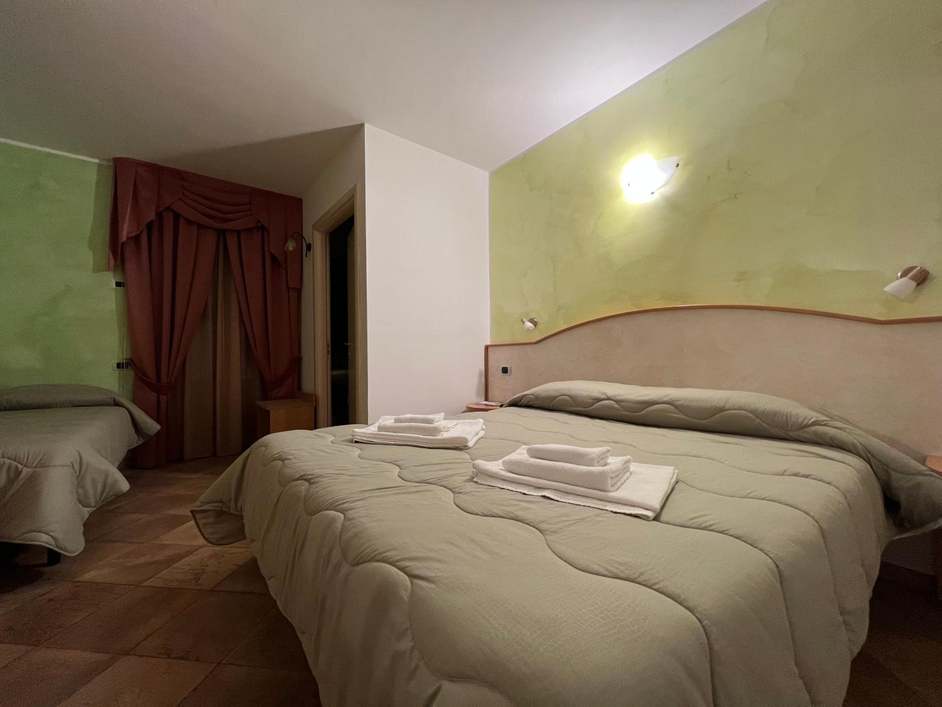 Triple Room With Private Bathroom photo 2