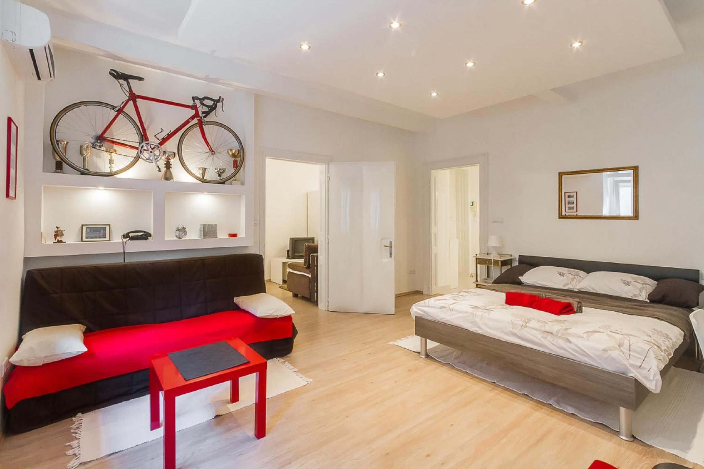 One-Bedroom Apartment