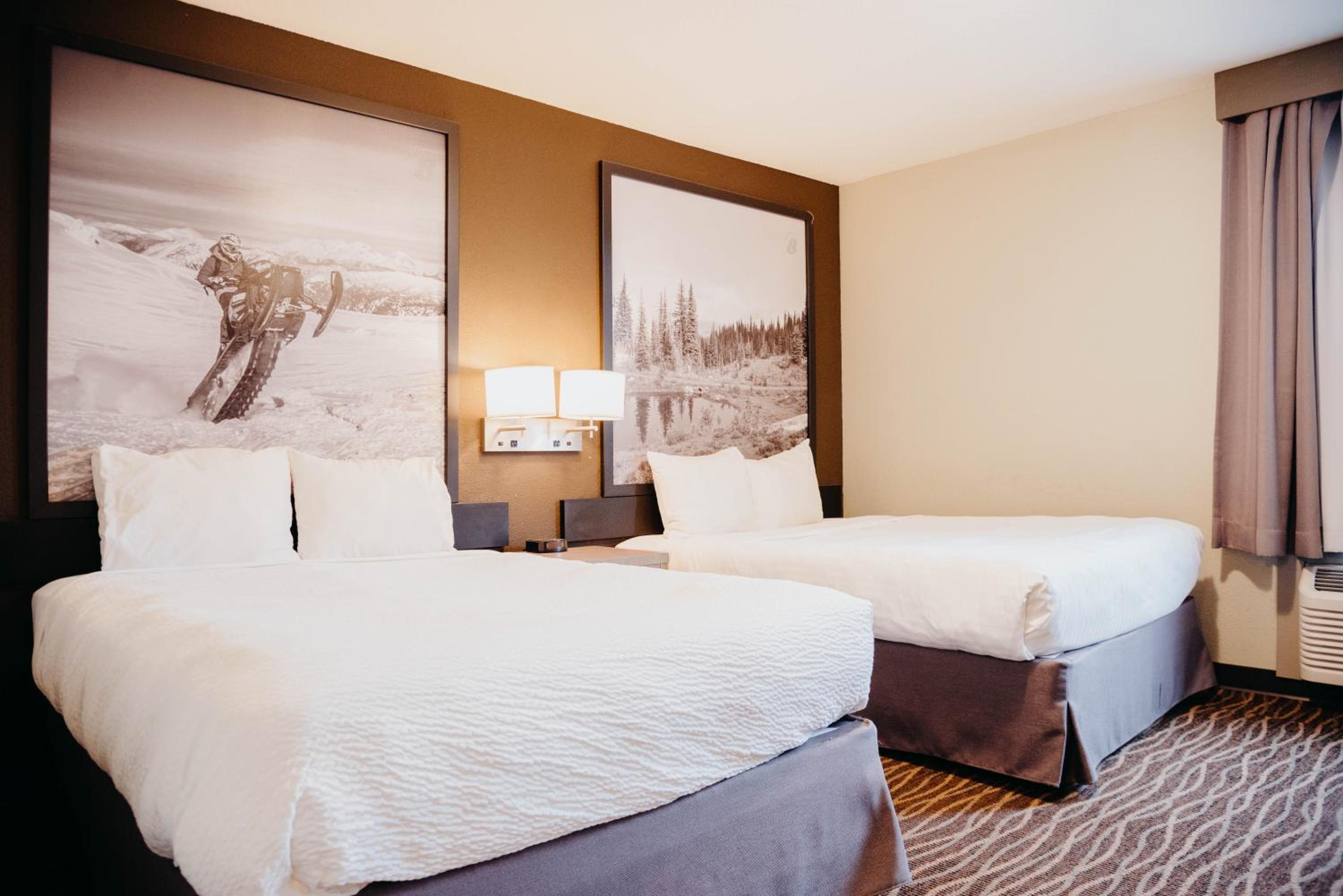 One-Bedroom Queen/Double Suite - Non-Smoking - Photo 2