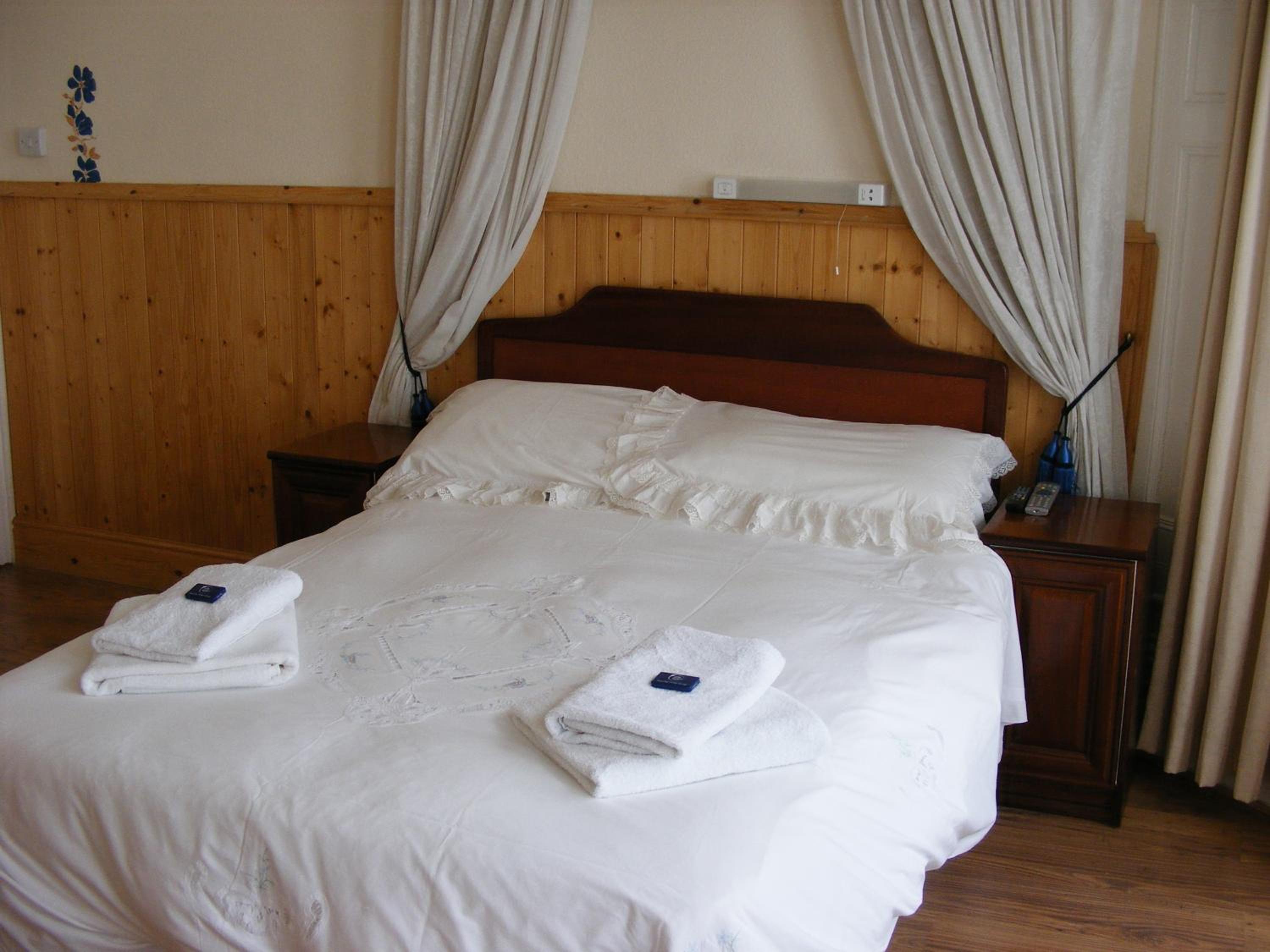 Double Room with Shared Bathroom photo 3