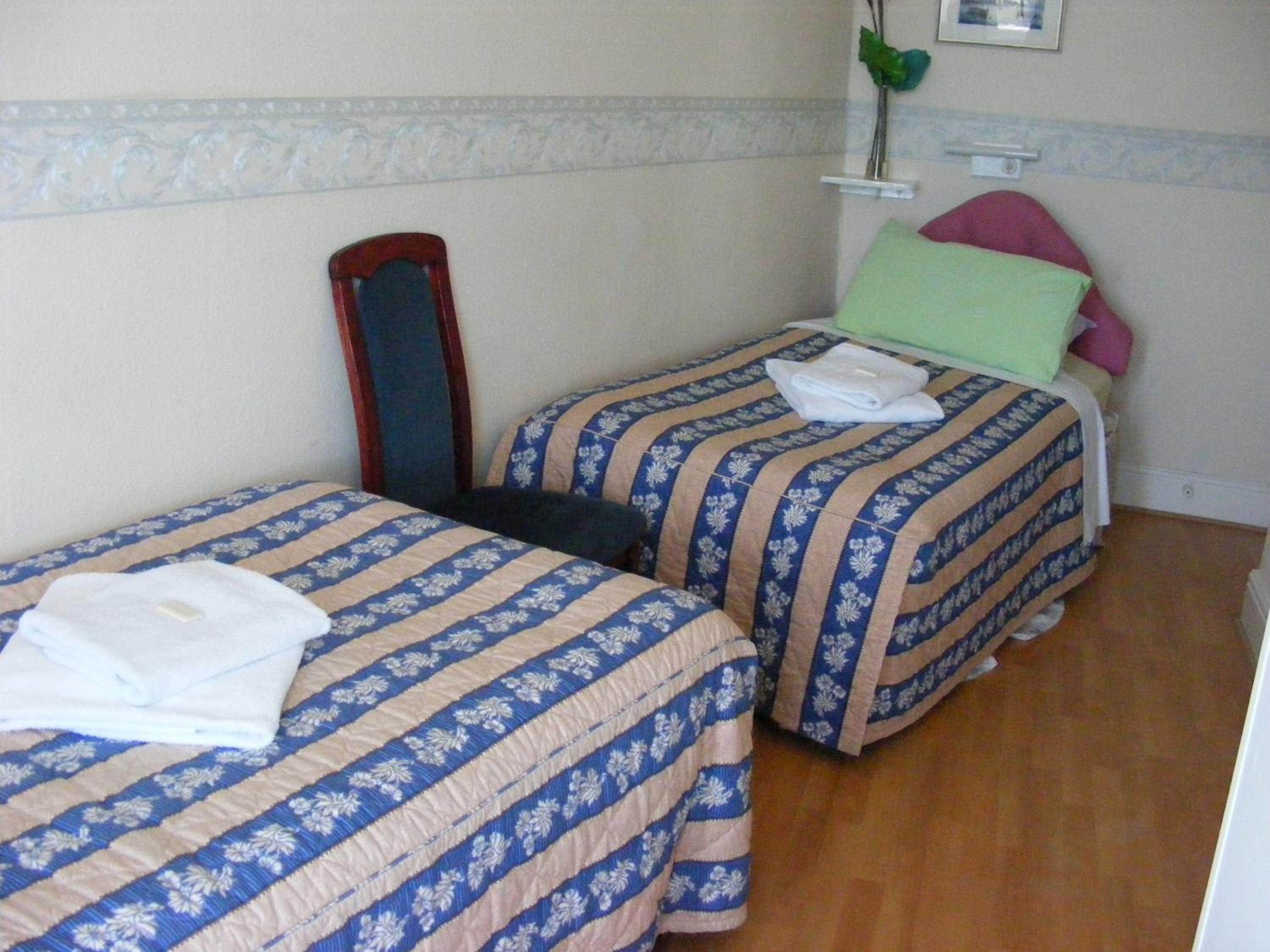Twin Room with Shared Bathroom photo 2