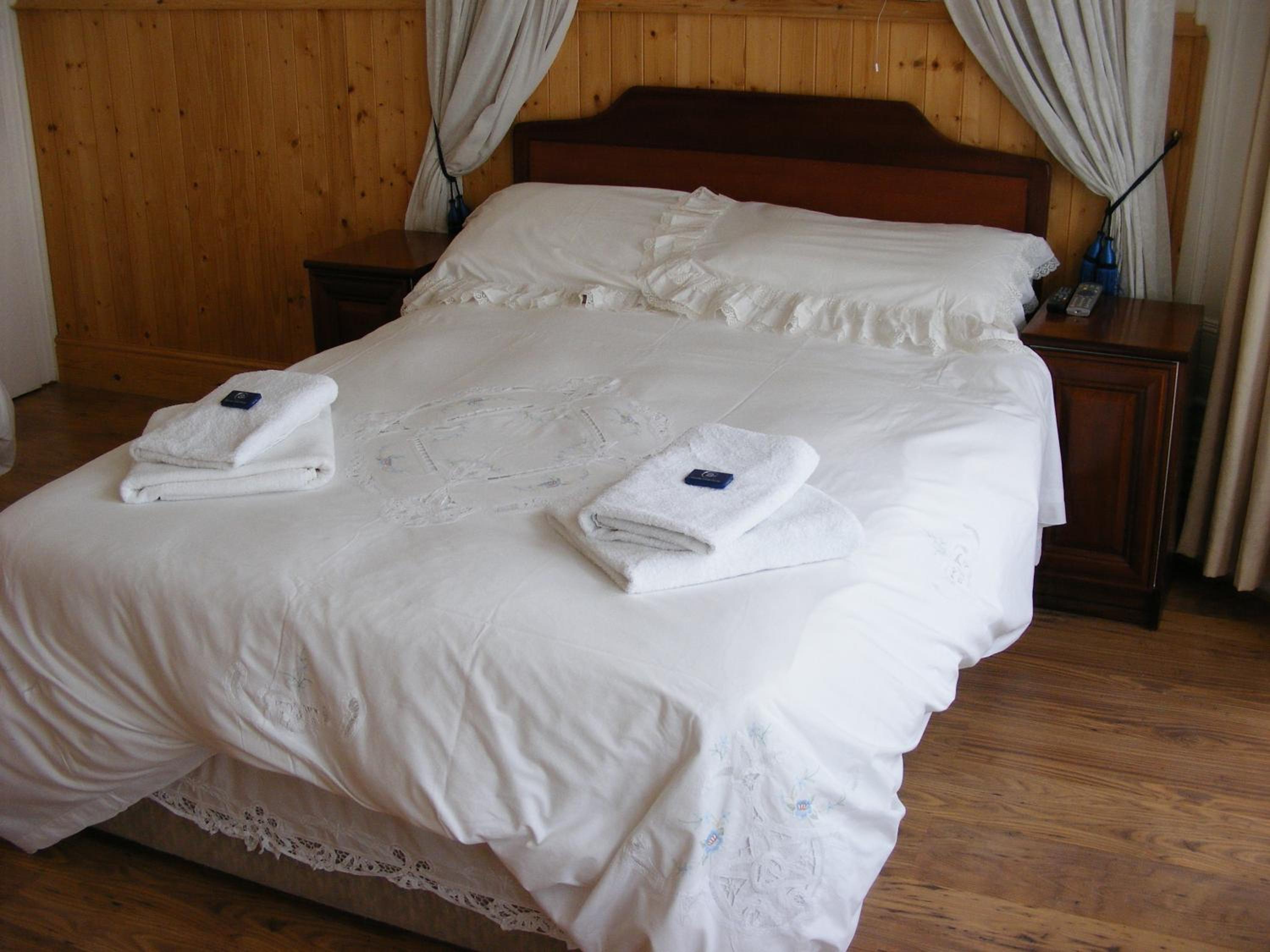 Double Room with Shared Bathroom photo 2