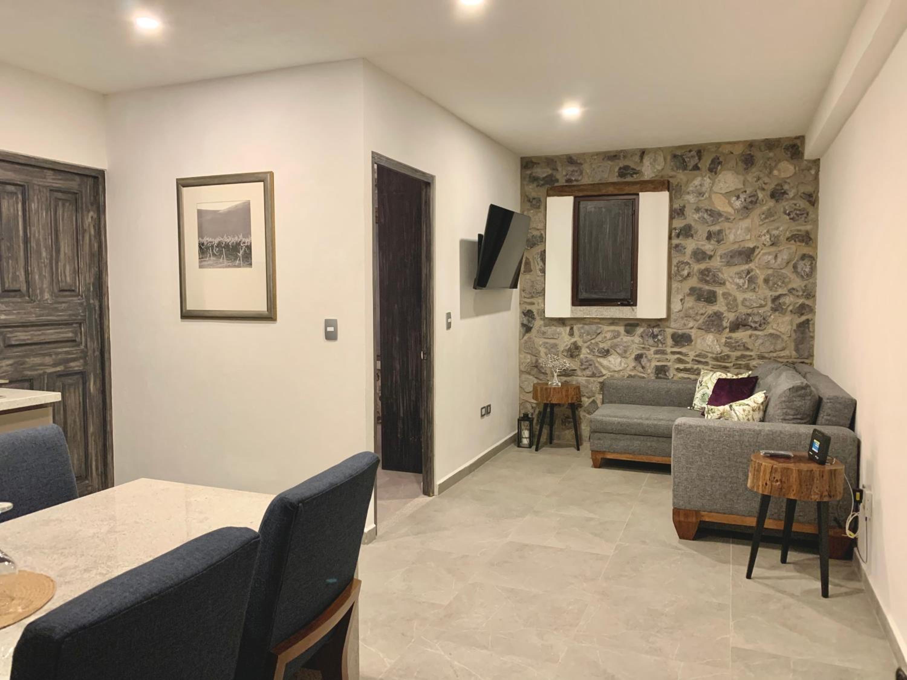One-Bedroom Apartment - Photo 5