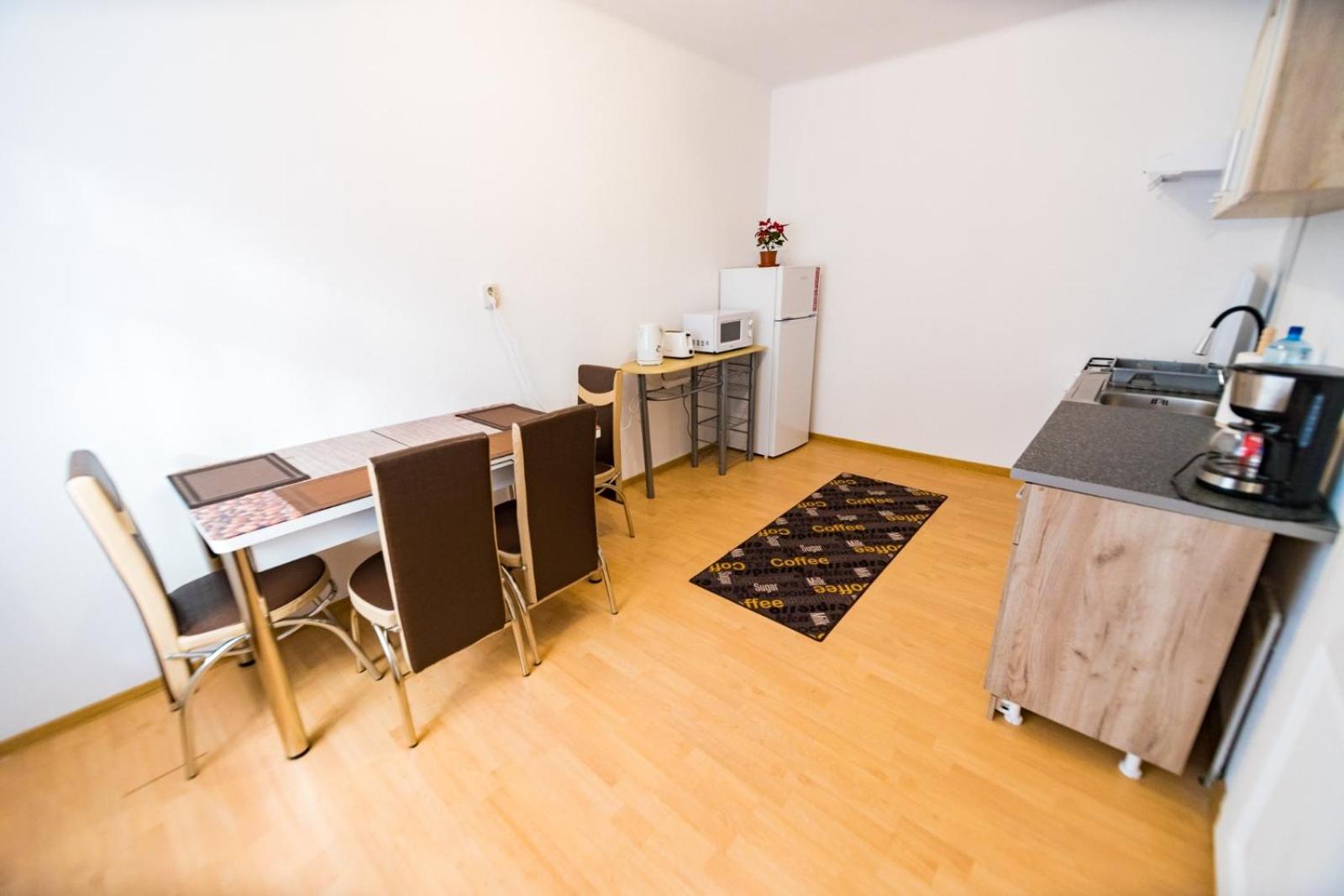 One-Bedroom Apartment - Photo 11