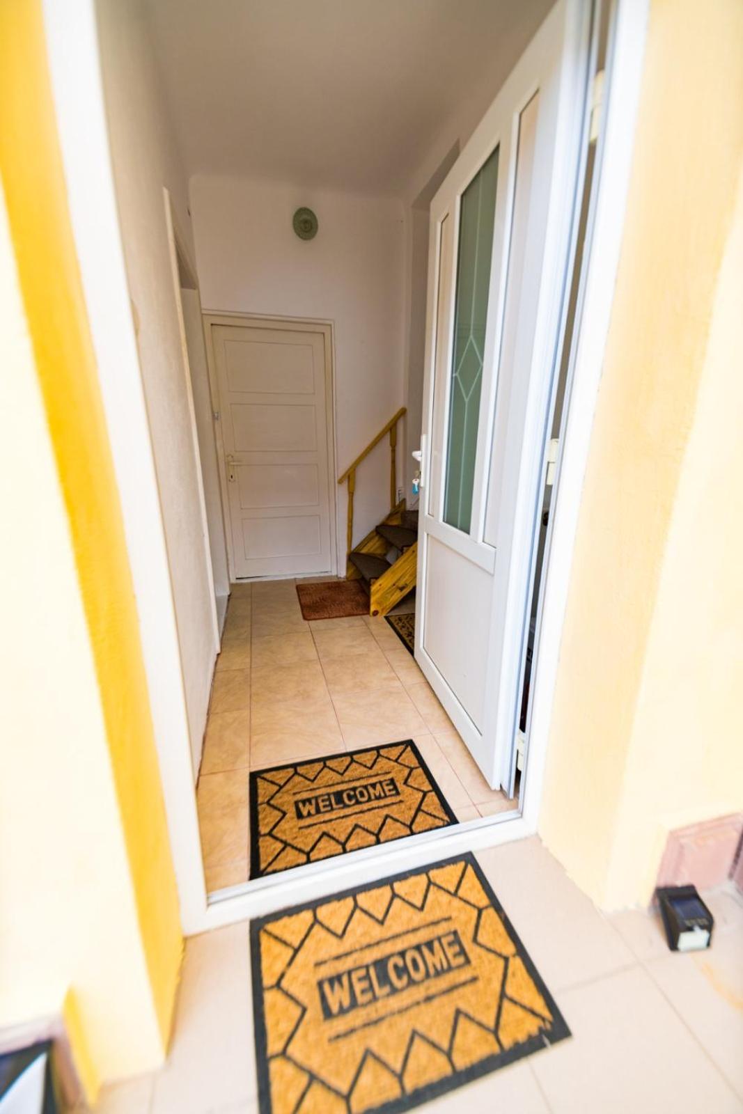 One-Bedroom Apartment - Photo 12