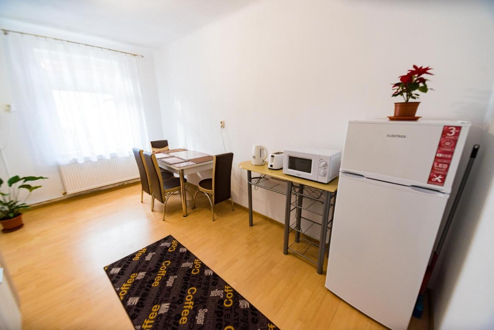 One-Bedroom Apartment - Photo 8