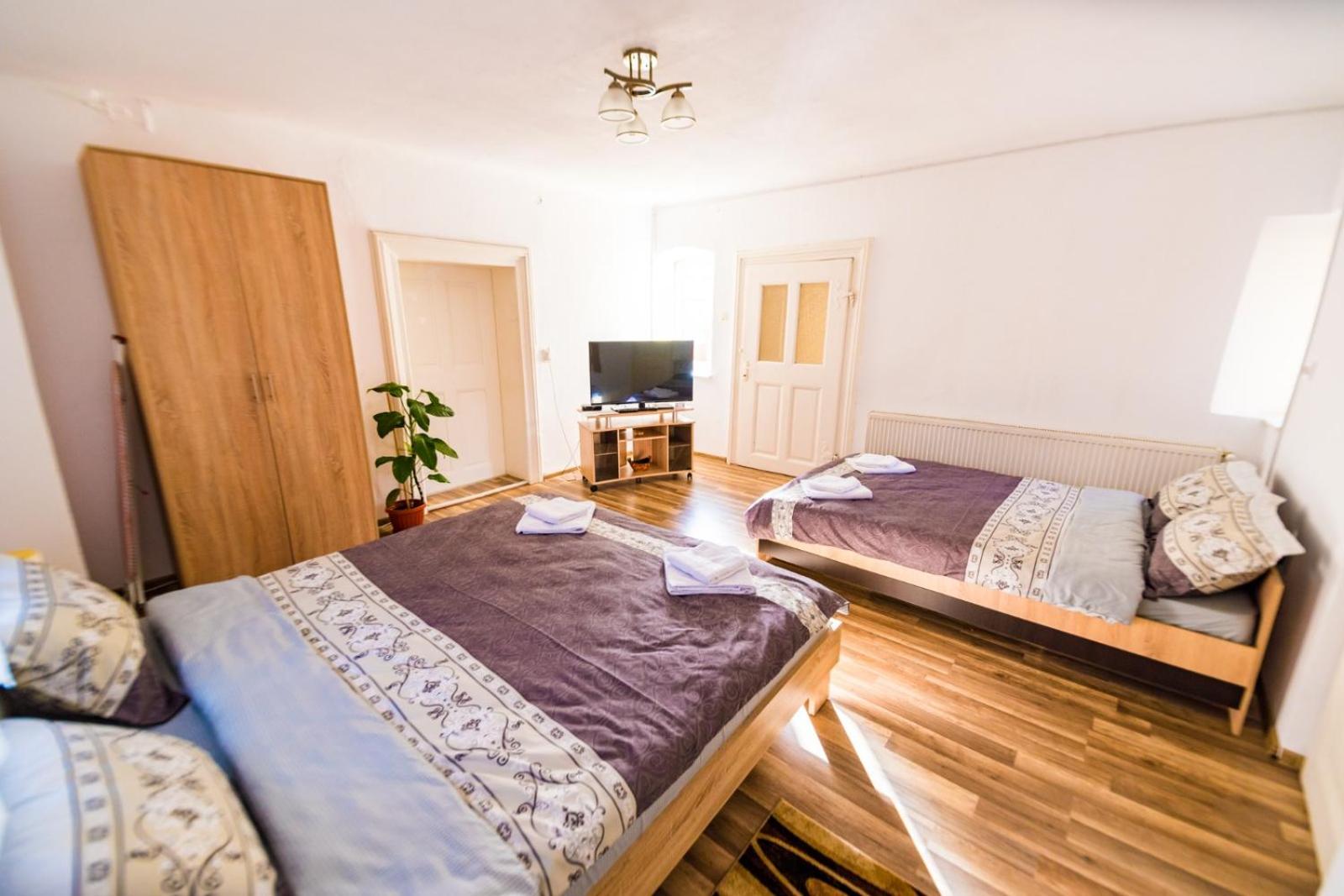One-Bedroom Apartment - Photo 3