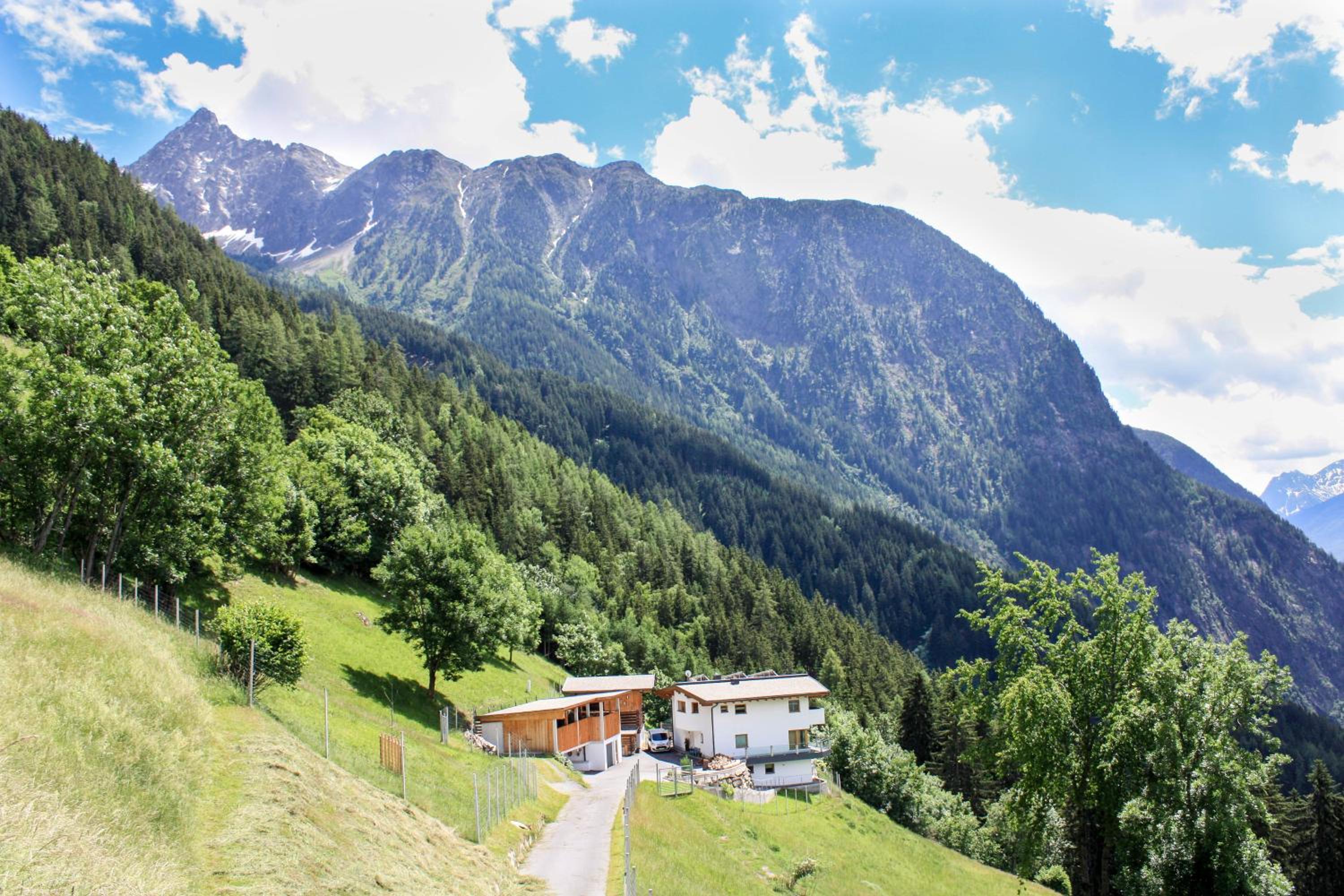 Apartment with Mountain View photo 2