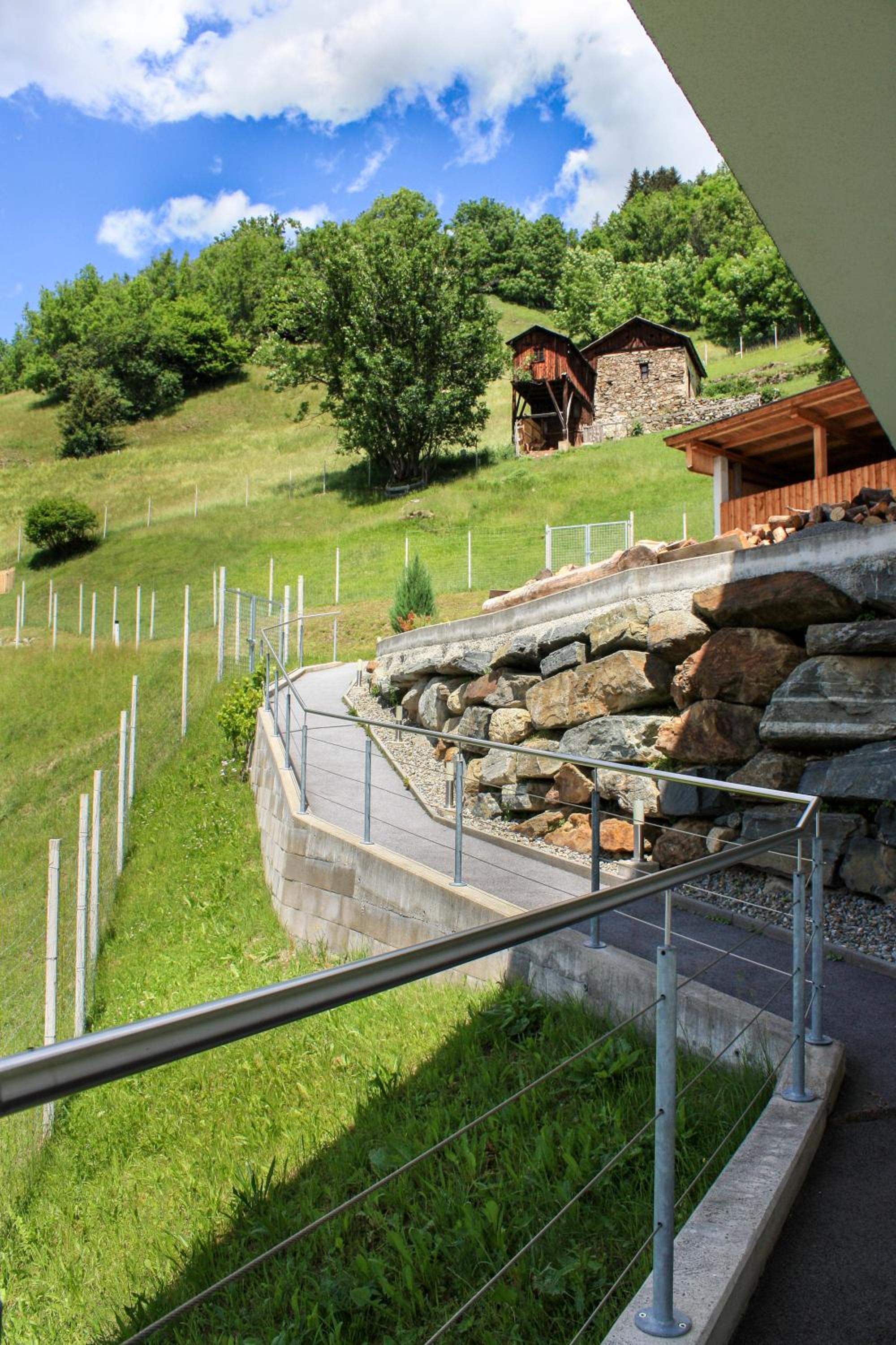 Apartment with Mountain View photo 2