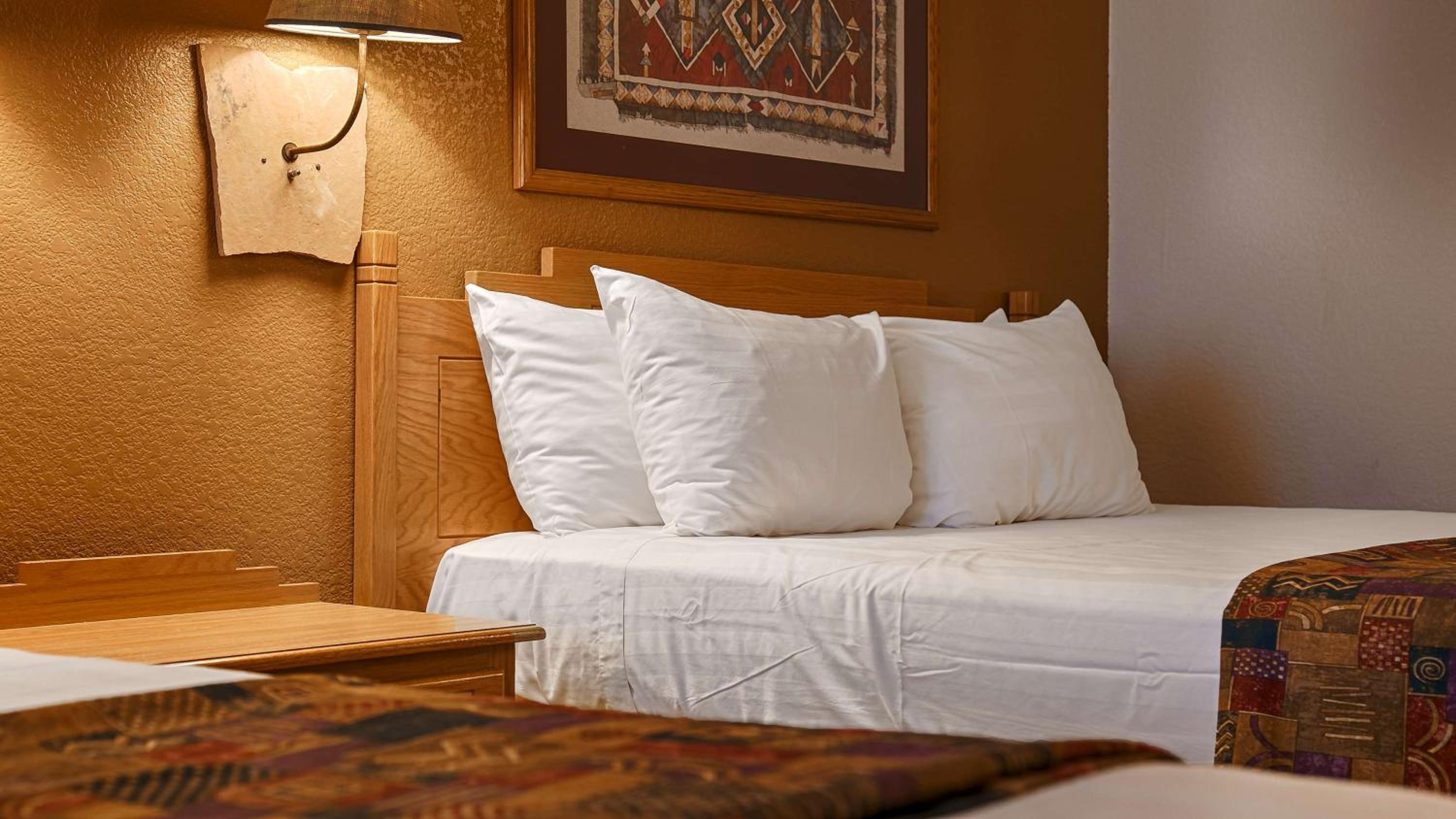 Queen Room with Two Queen Beds and Pool View - Non-Smoking photo 3