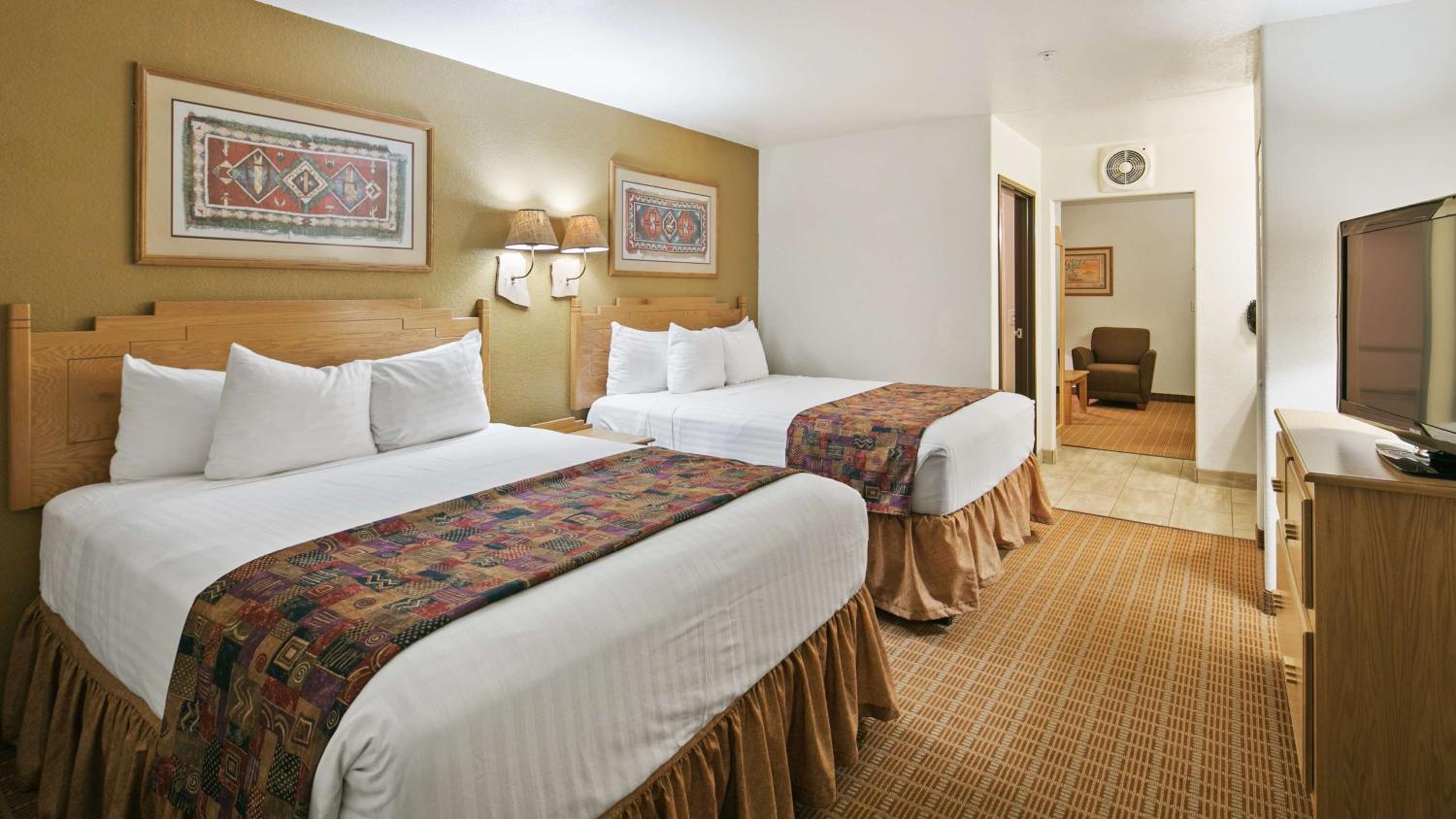 Queen Room with Two Queen Beds and Pool View - Non-Smoking photo 1