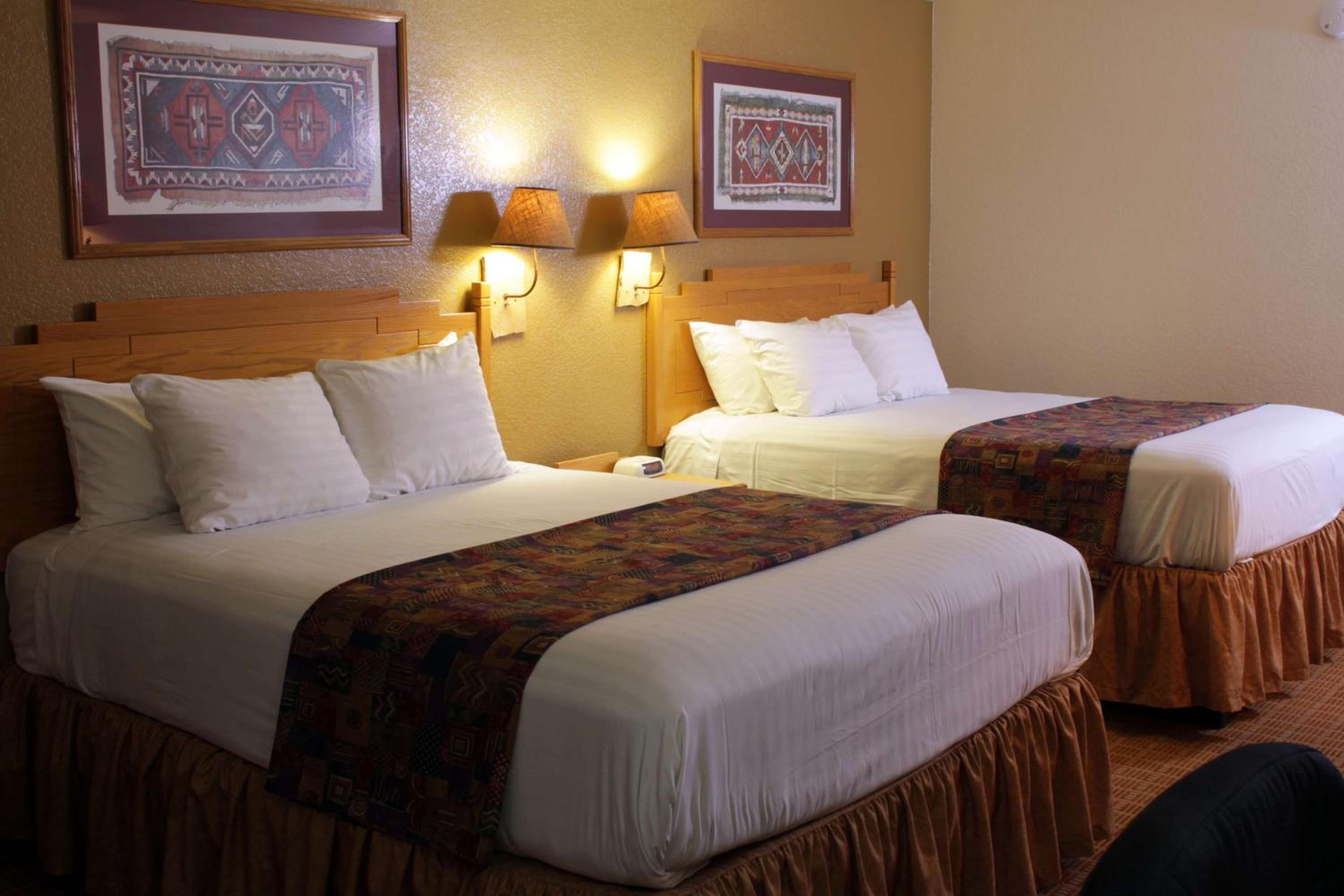 Business Queen Room with Two Queen Beds photo 3
