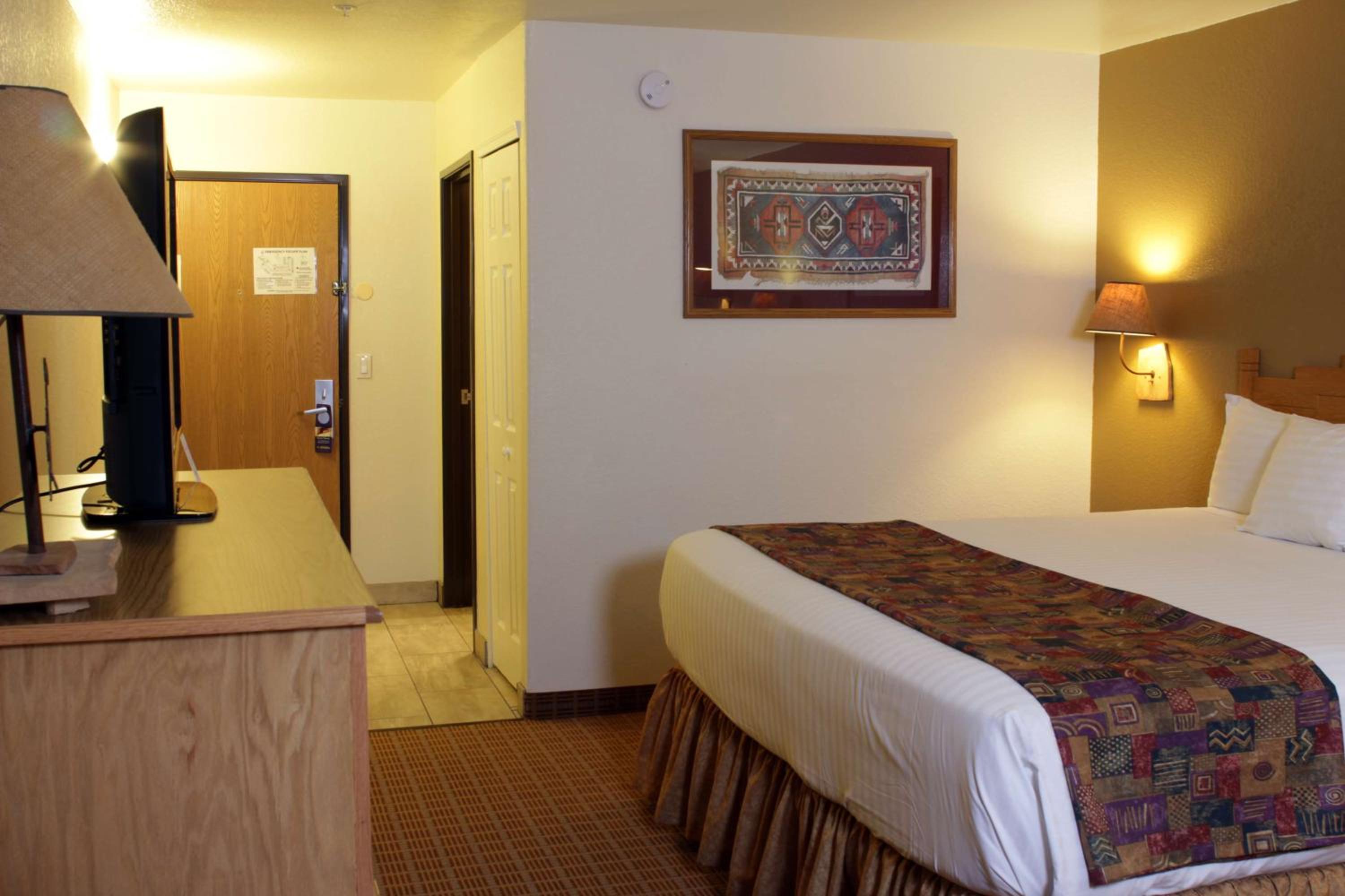 King Room with Walk-In Shower - Disability Access/Pool Side photo 1