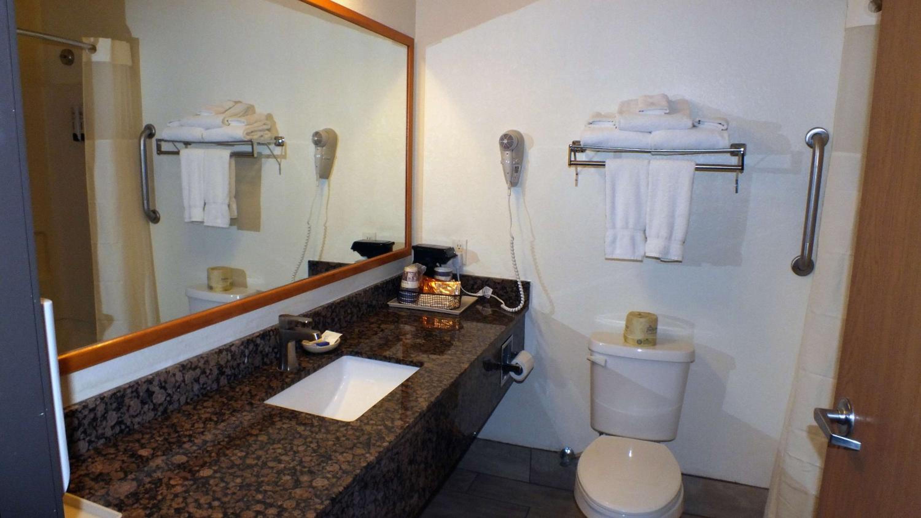 King Suite with Spa Bath photo 3