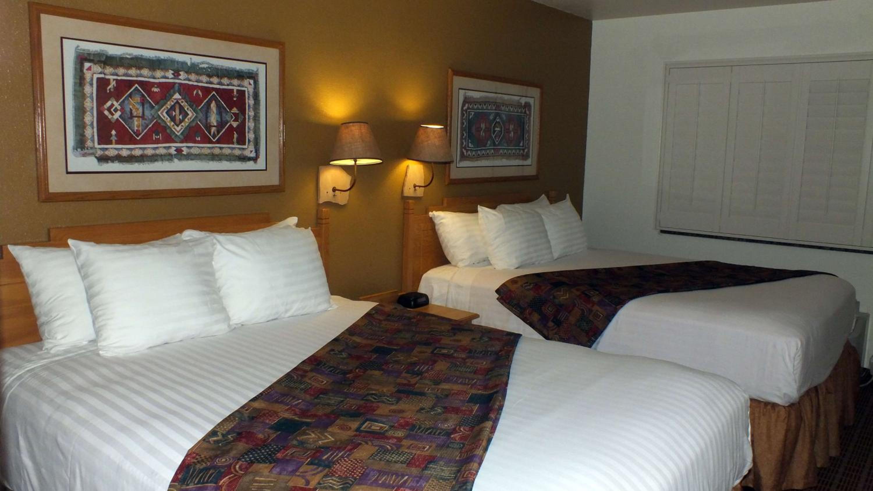 Queen Suite with Two Queen Beds photo 1