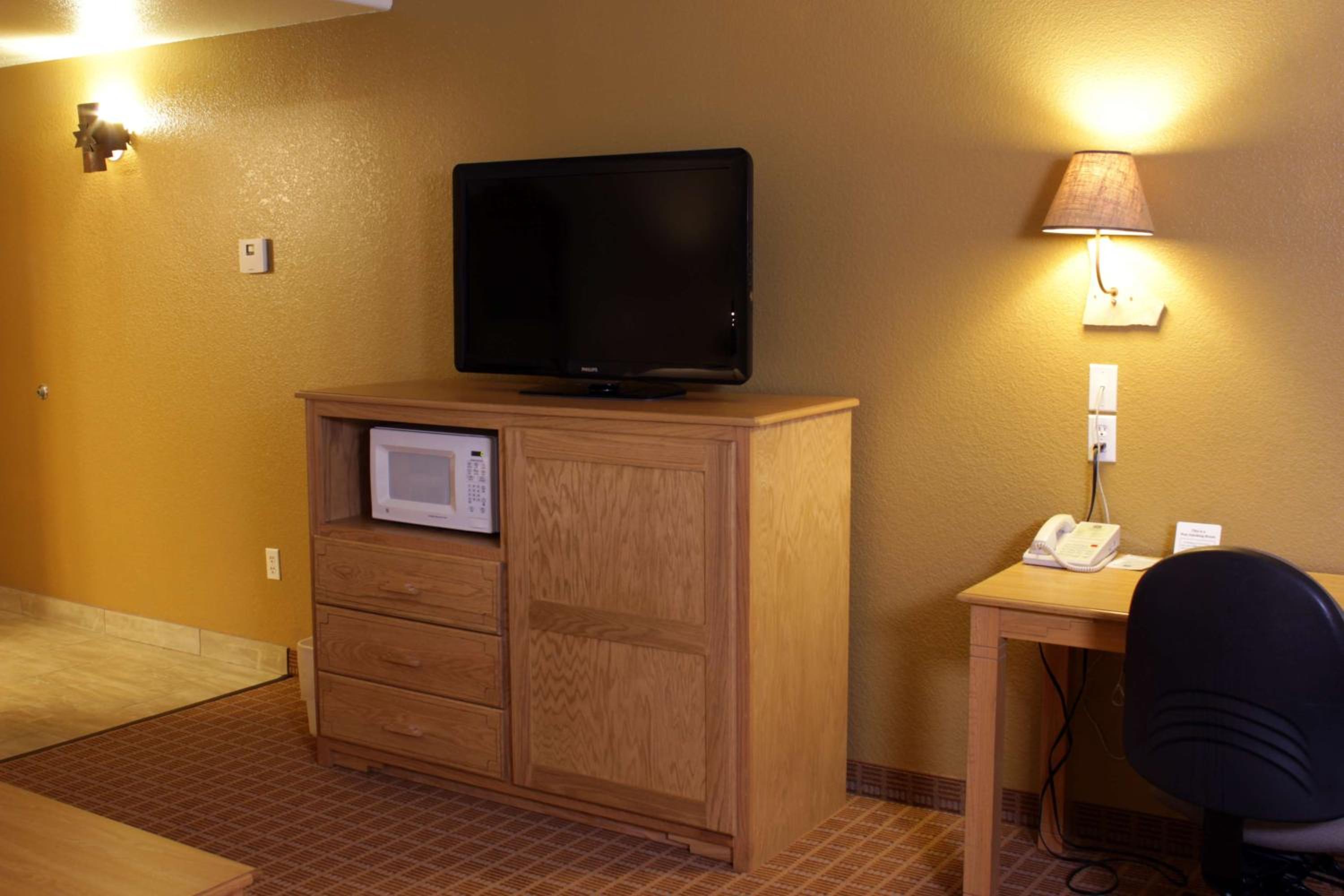 King Room with Walk-In Shower - Disability Access/Pool Side photo 3