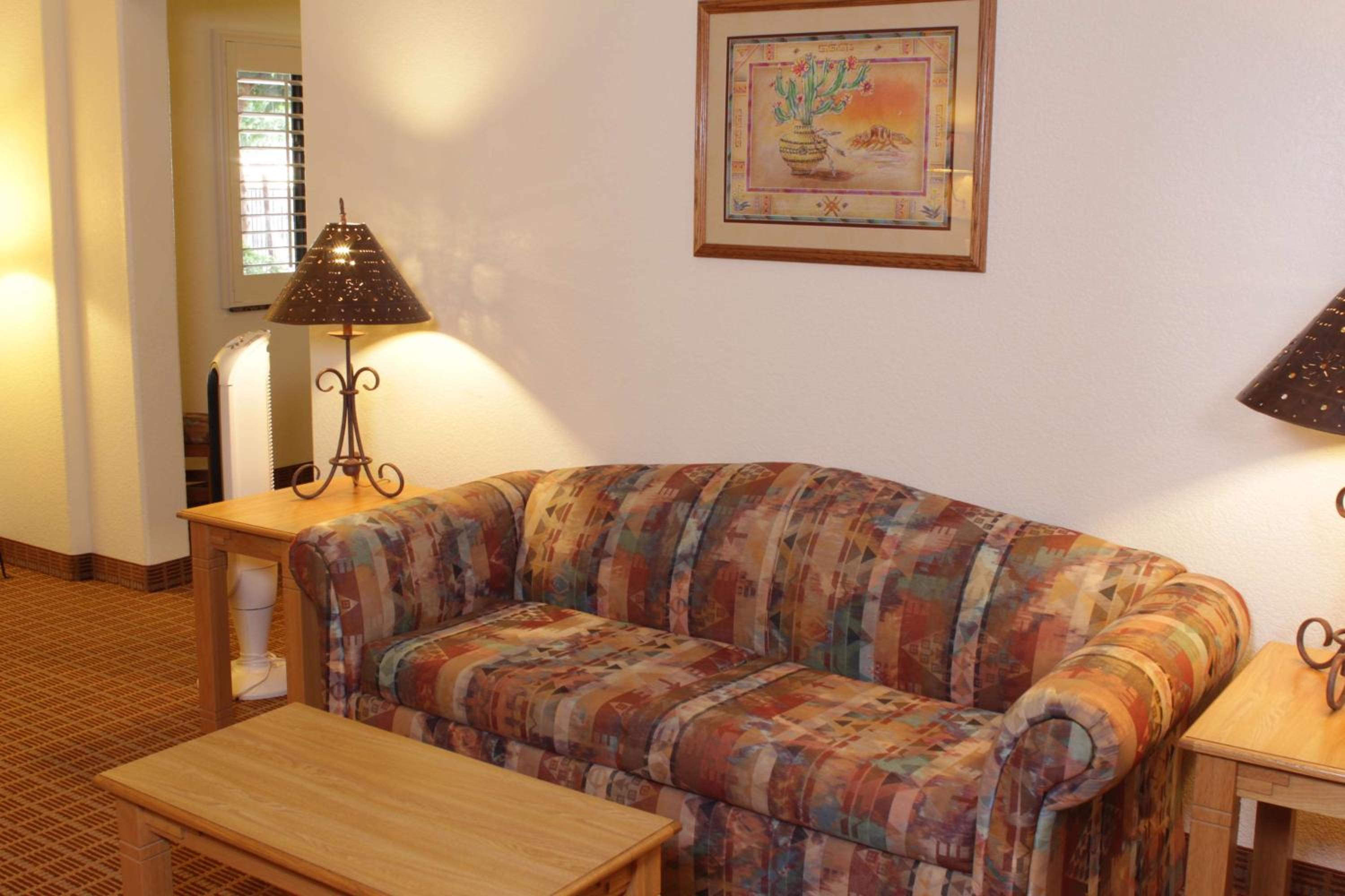 Queen Suite with Two Queen Beds photo 2