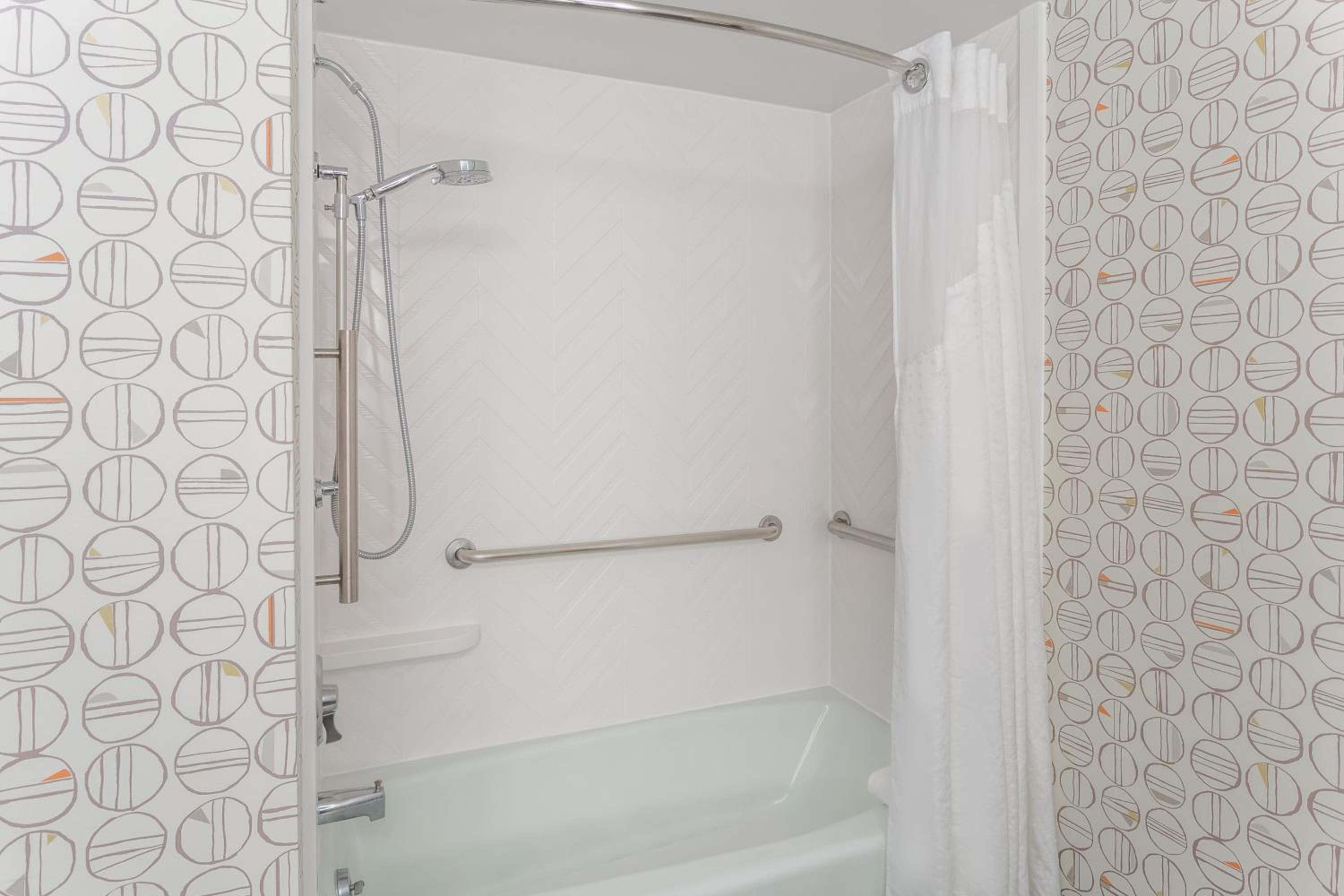 Standard King Room with Accessible Tub - Mobility Access - Photo 6