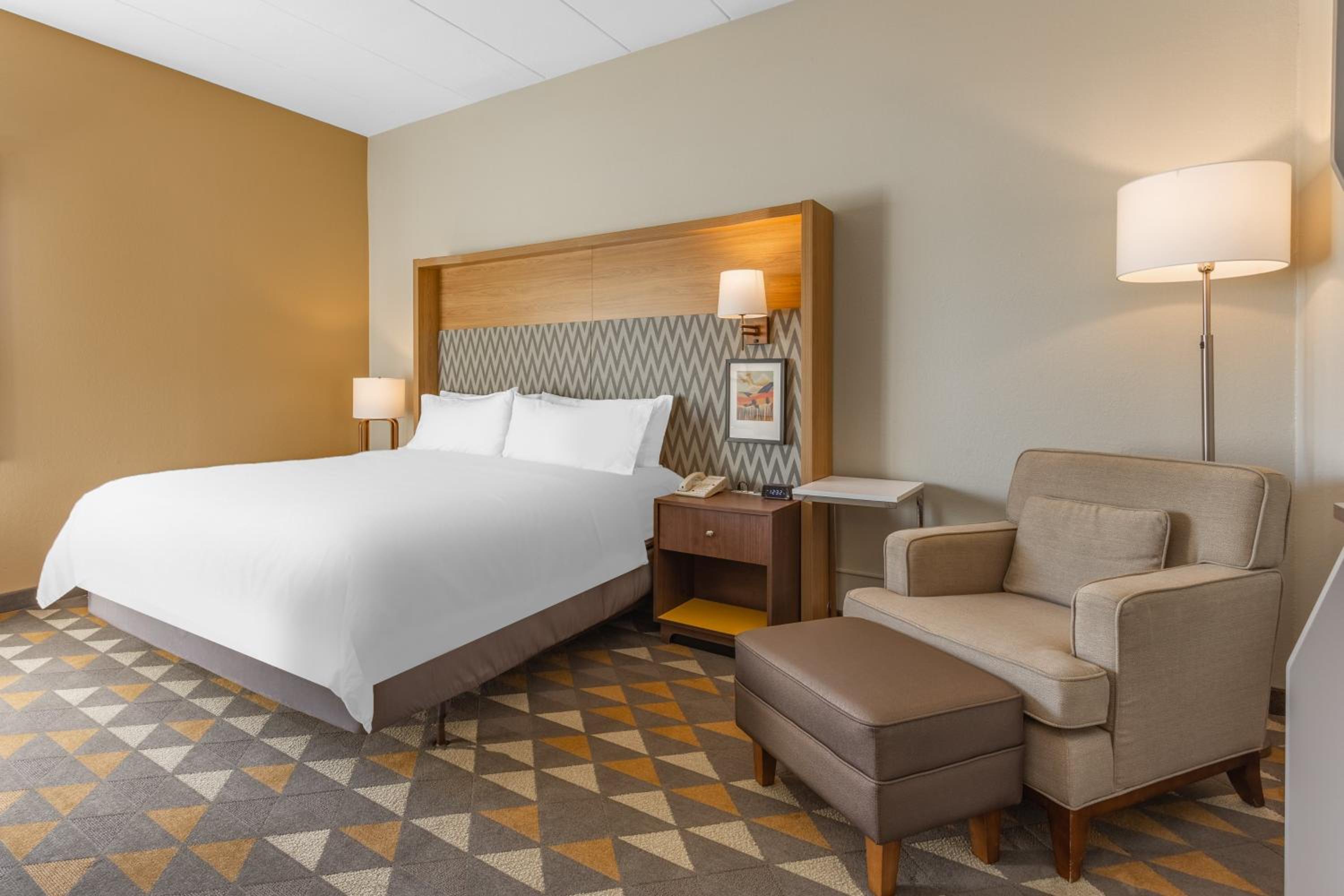 Standard King Room with Accessible Tub - Mobility Access - Photo 8