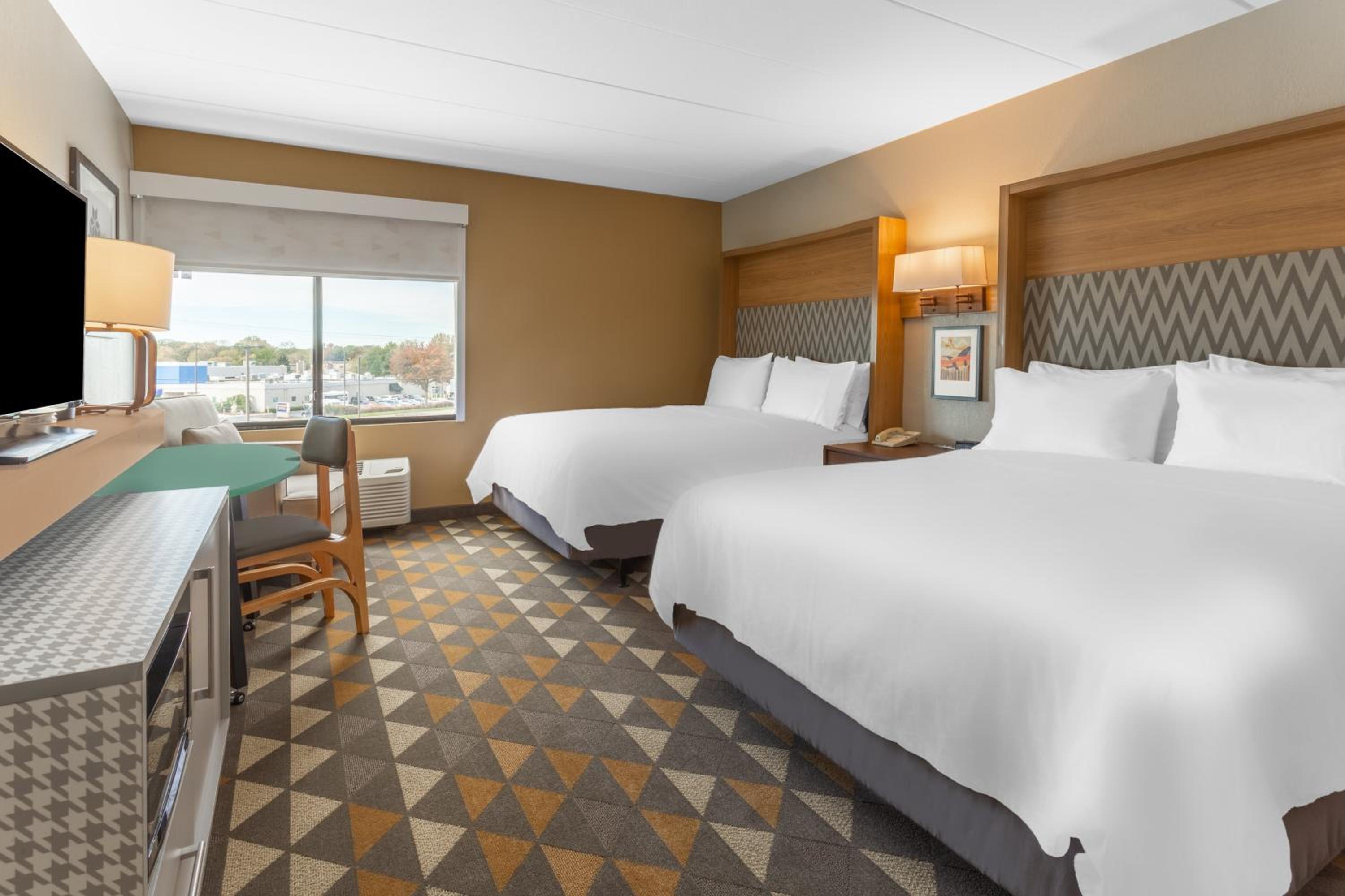 Queen Room with Two Queen Beds - Disability Access - Photo 2