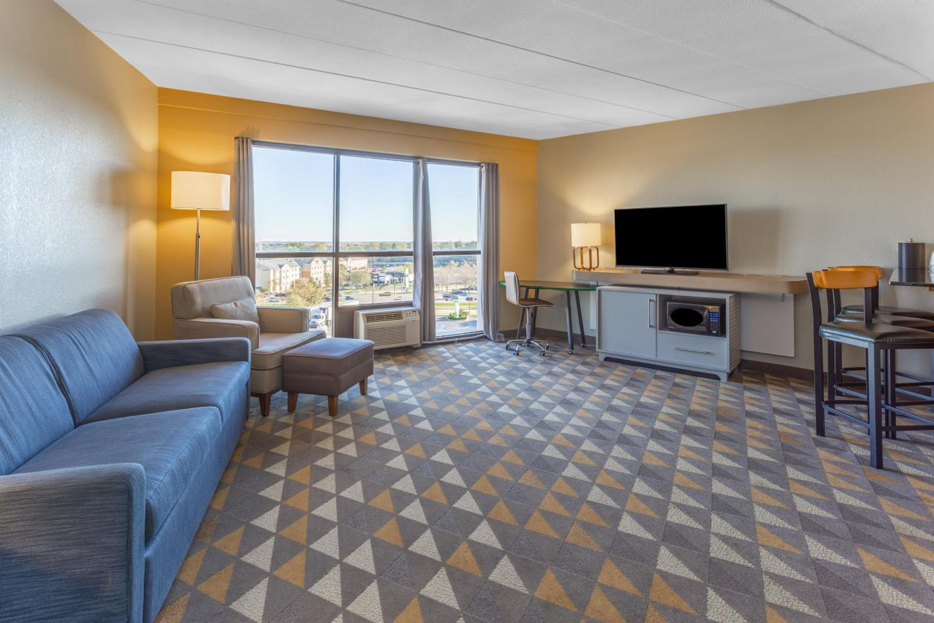 King Suite - Photo 3
