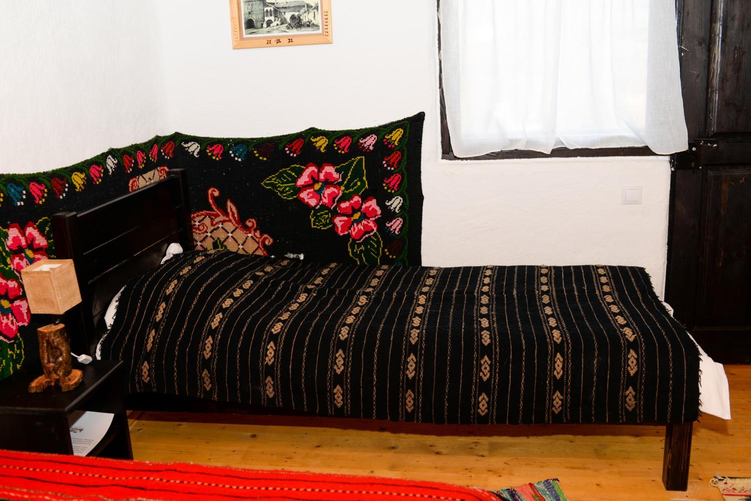 One-Bedroom Cottage - Photo 4