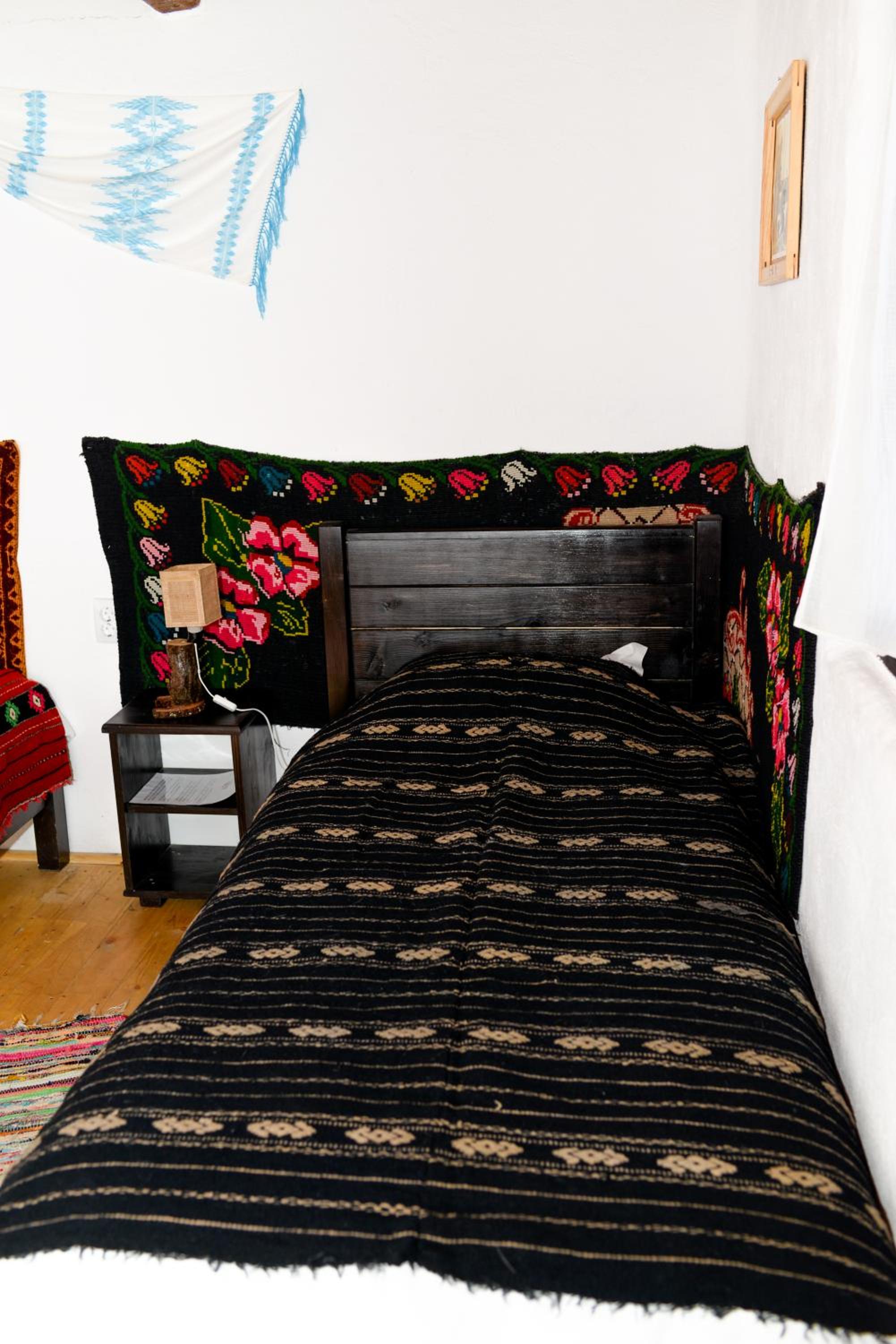One-Bedroom Cottage - Photo 8