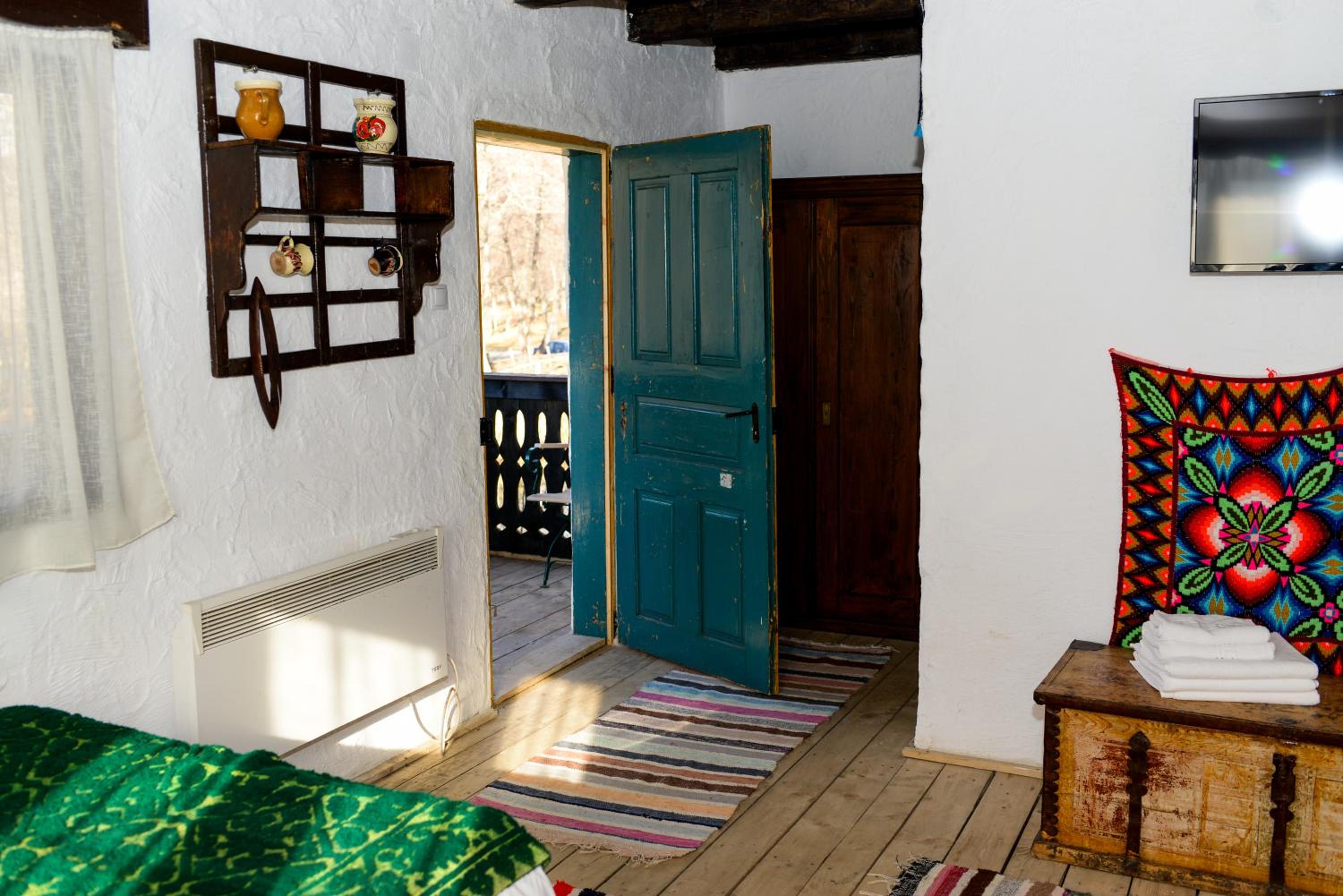 One-Bedroom House - Photo 7