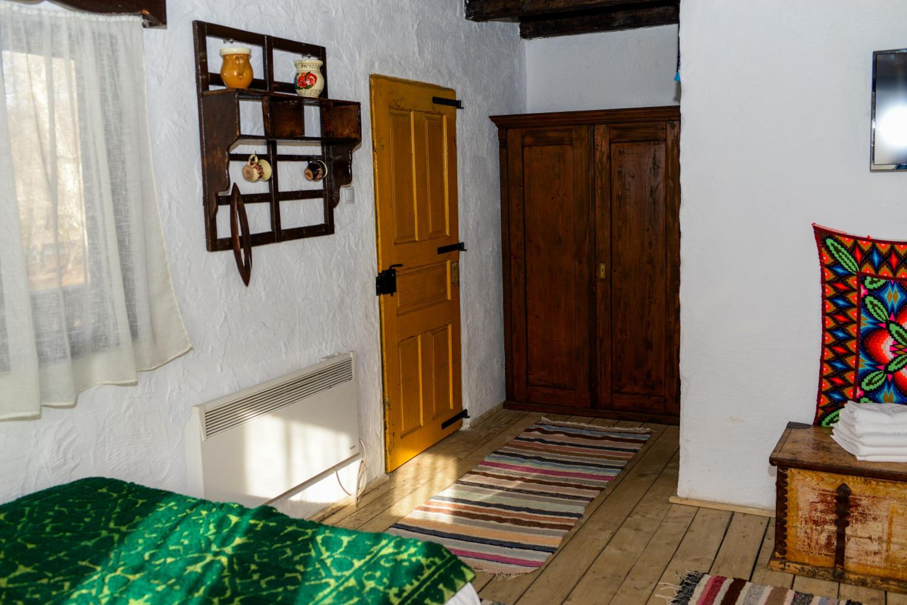 One-Bedroom House - Photo 18