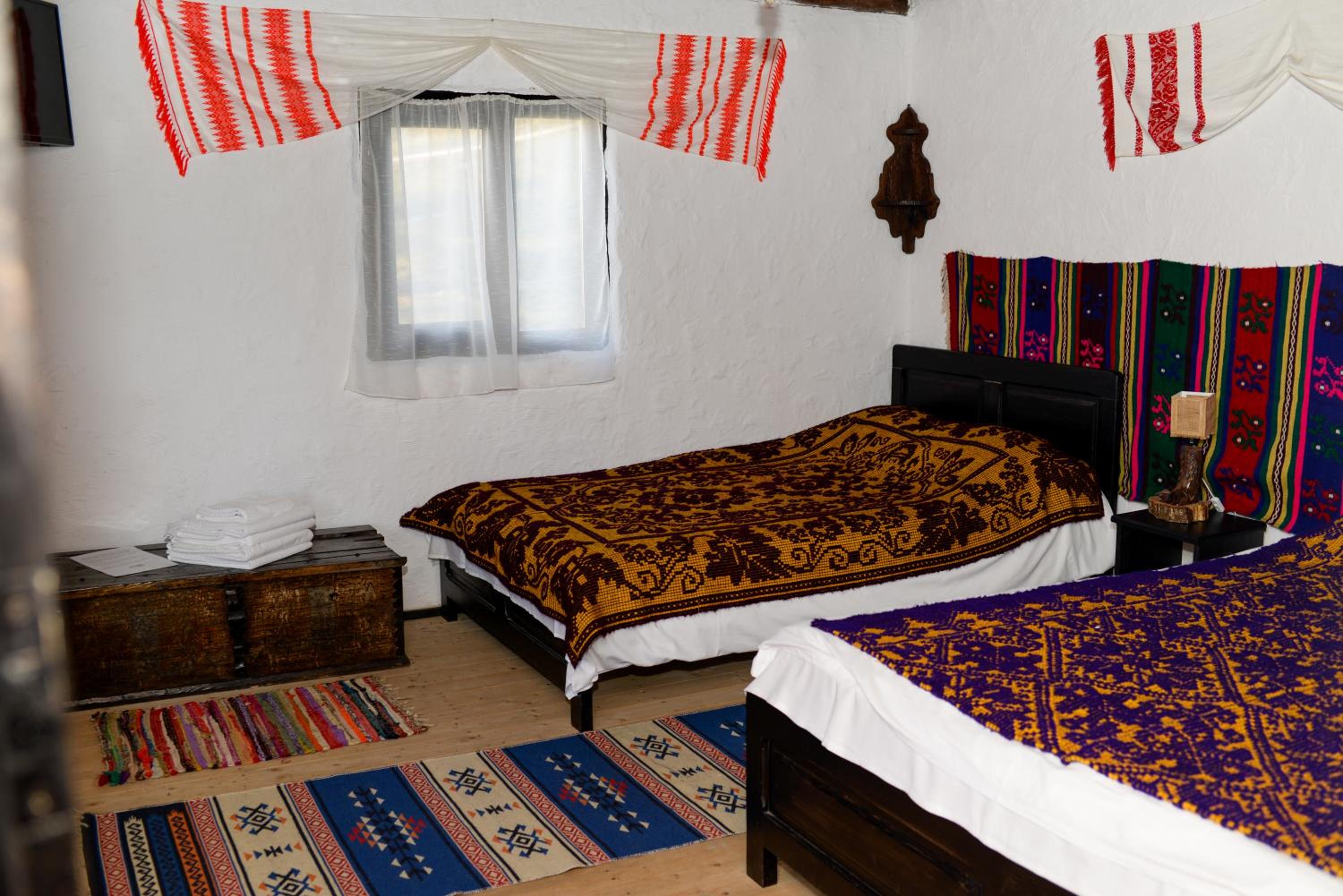 One-Bedroom House - Photo 2