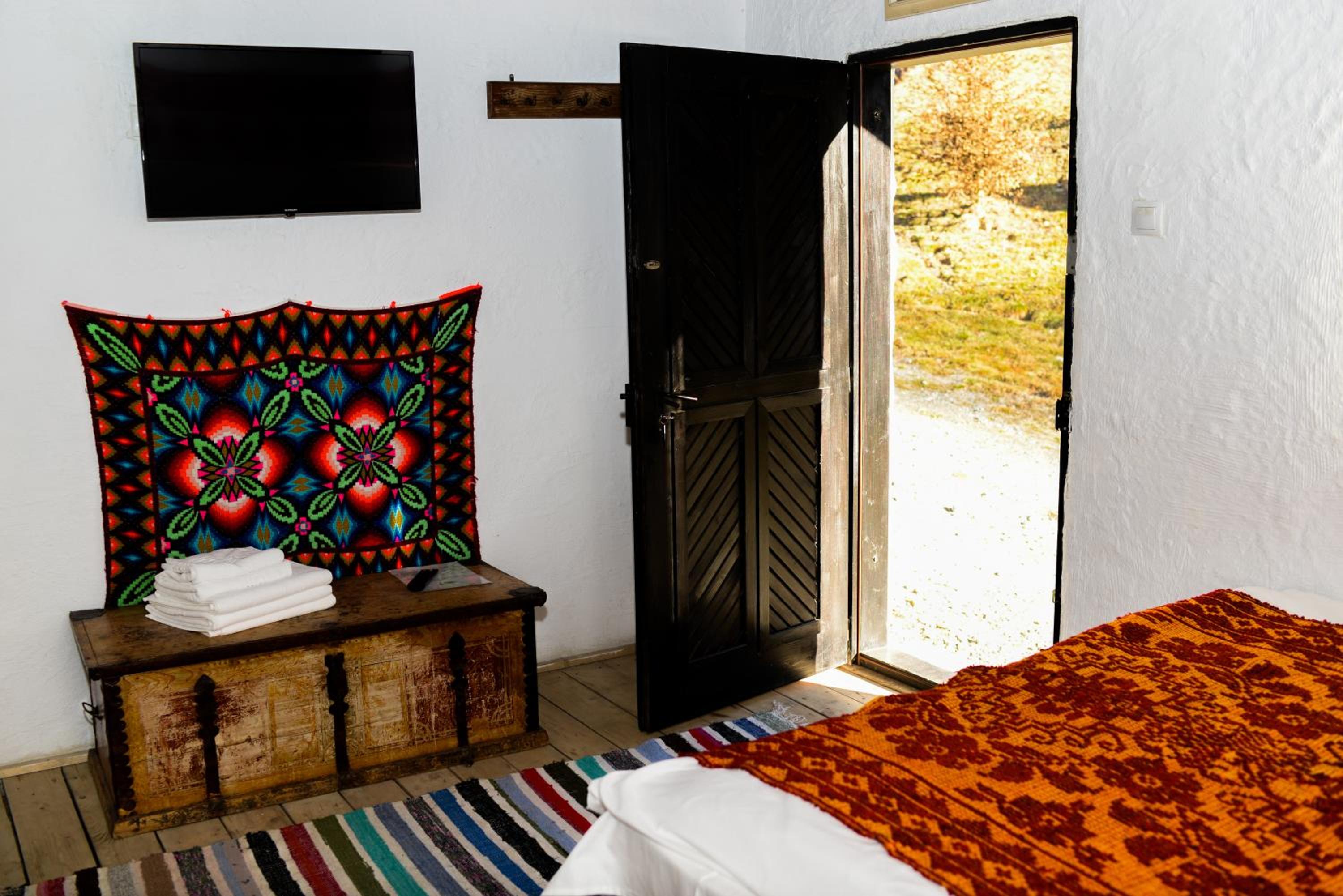 One-Bedroom House - Photo 3