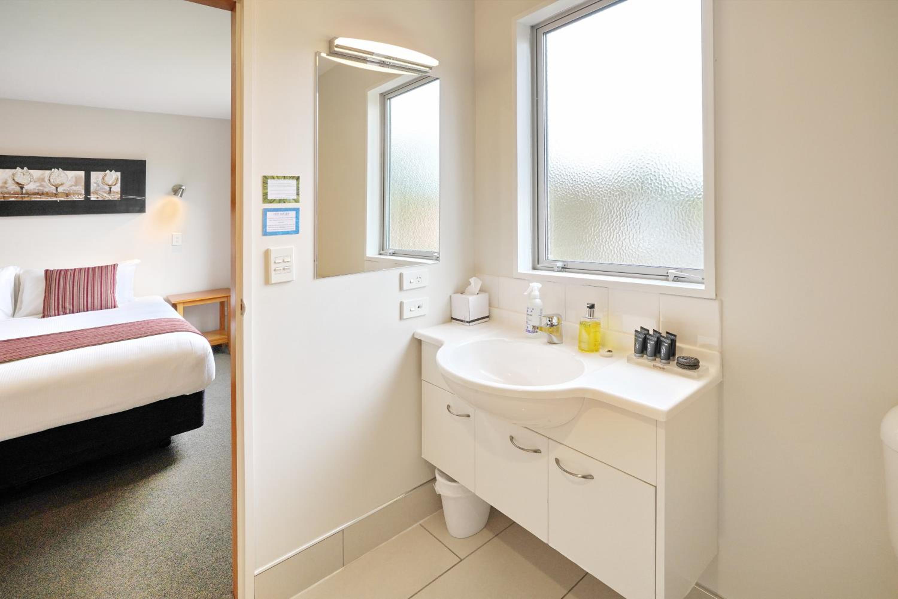One-Bedroom Apartment with Spa Bath - Photo 6