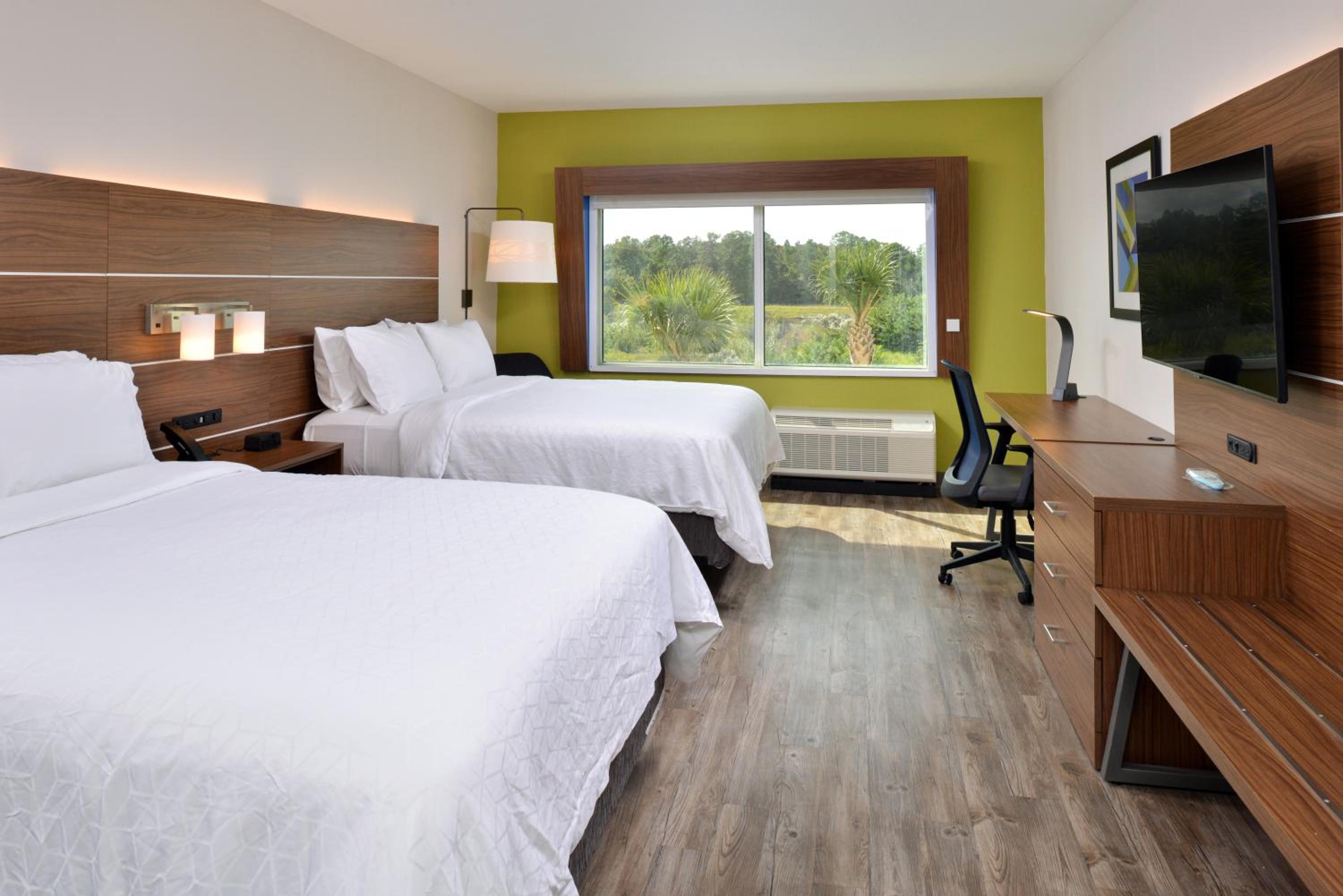 Queen Room with Two Queen Beds - Hearing Accessible/Non-Smoking