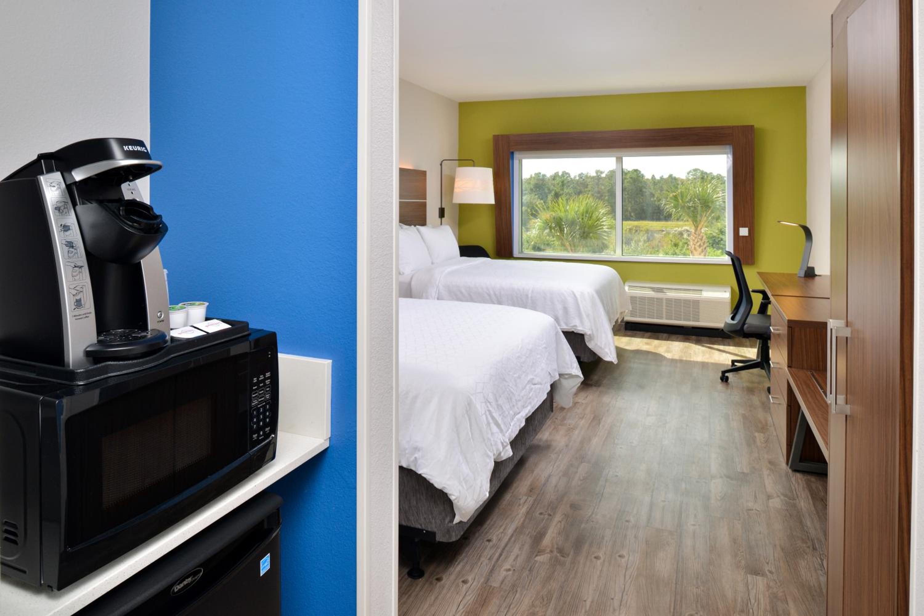 Queen Room with Two Queen Beds - Hearing Accessible/Non-Smoking