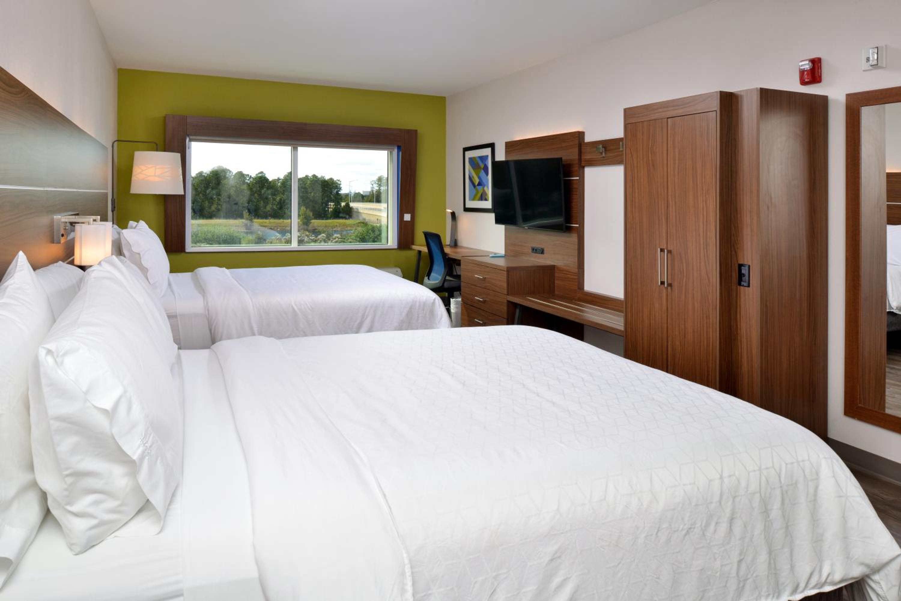 Suite, 1 King Bed, Accessible Bathtub (Comms, Mobil, Access Tub) thumbnail 6