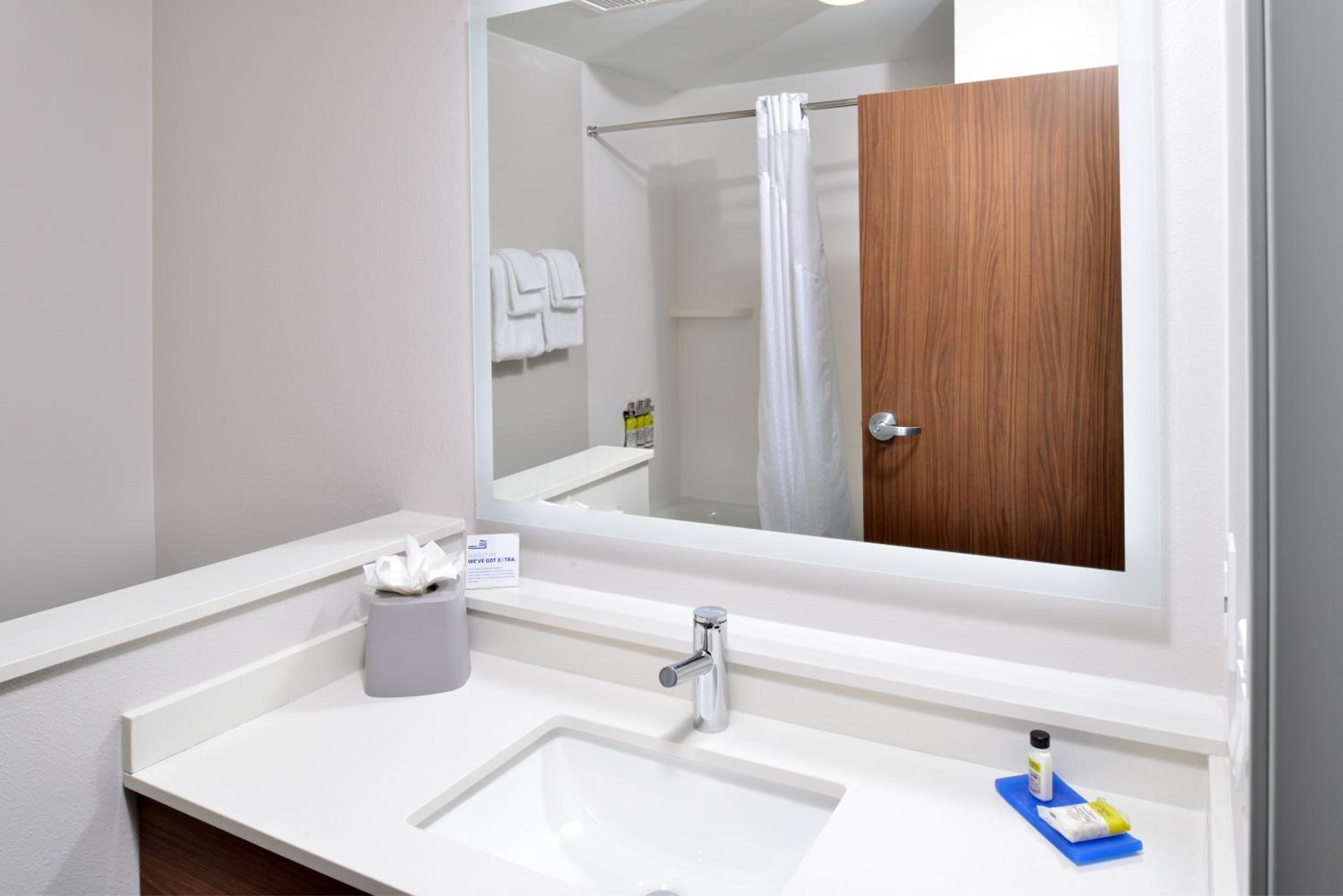 Queen Suite with Two Queen Beds and Additional Living Area thumbnail 5