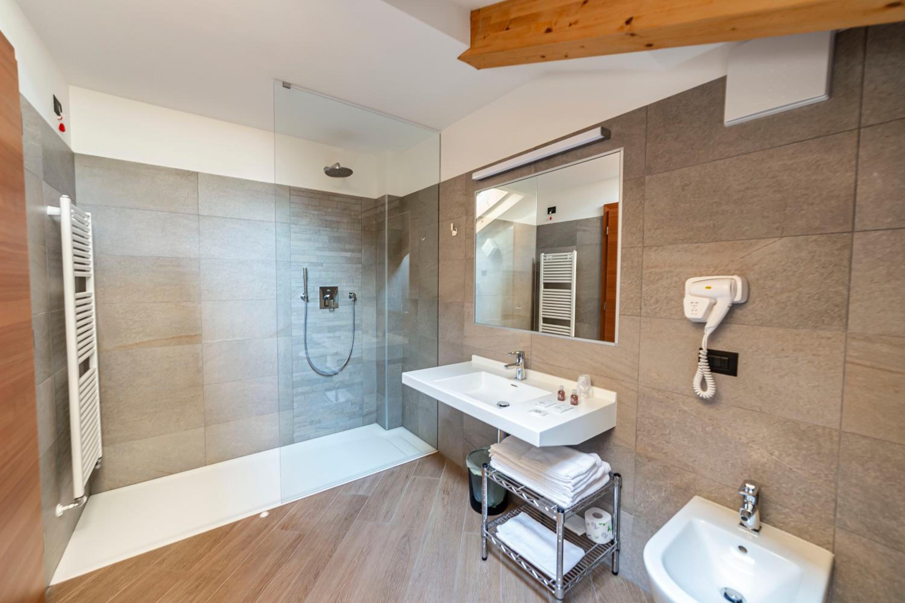 Standard Double or Twin Room photo 3