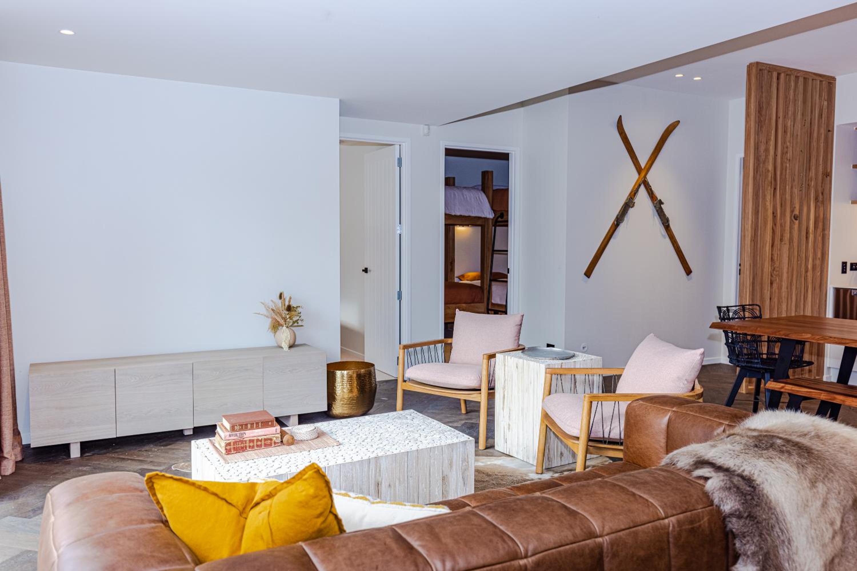 Apartment with Terrace - Photo 11
