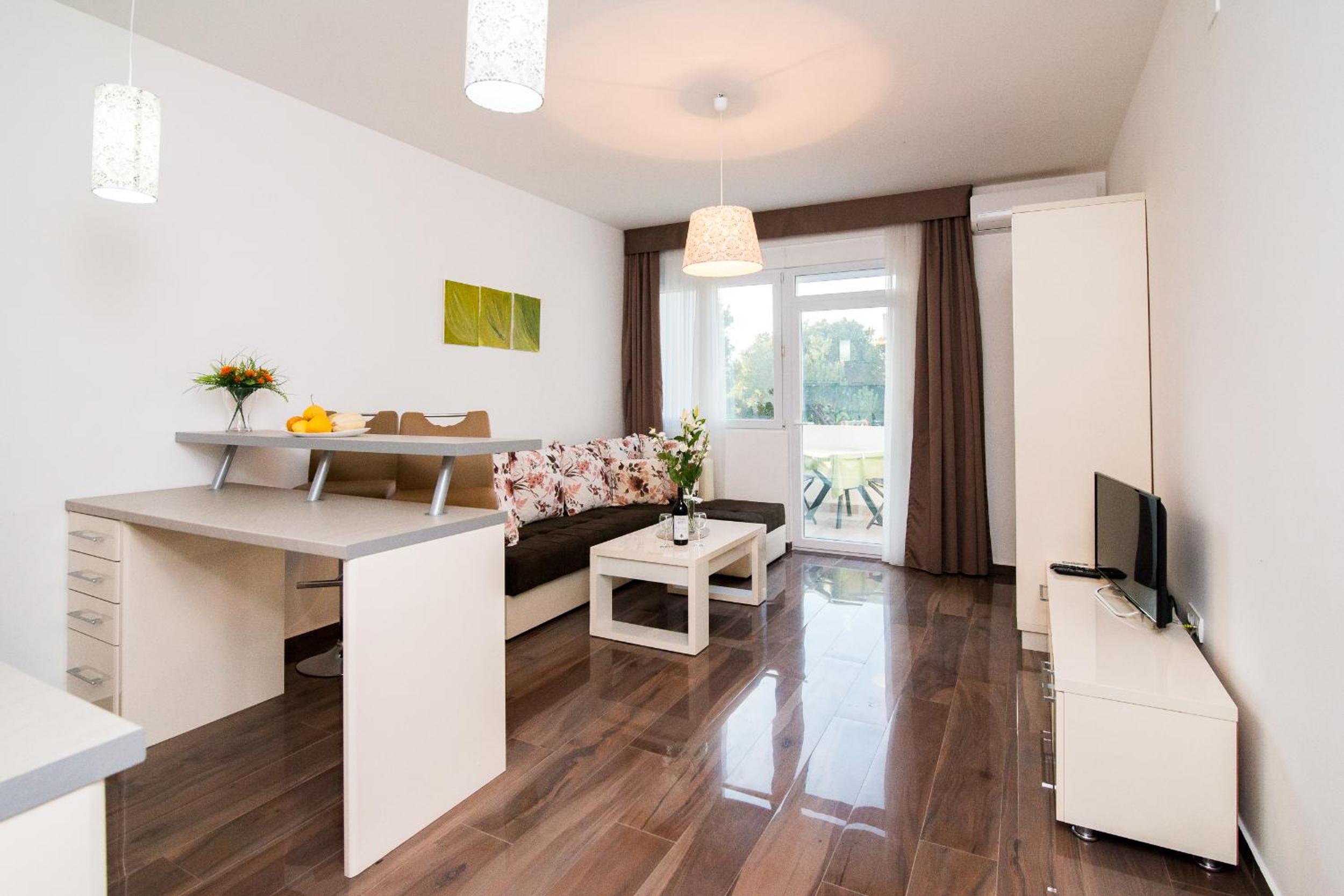 Studio with Balcony (2)