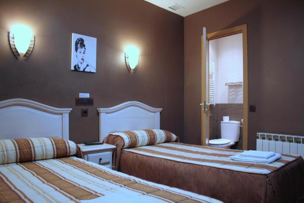 Twin Room - Photo 33