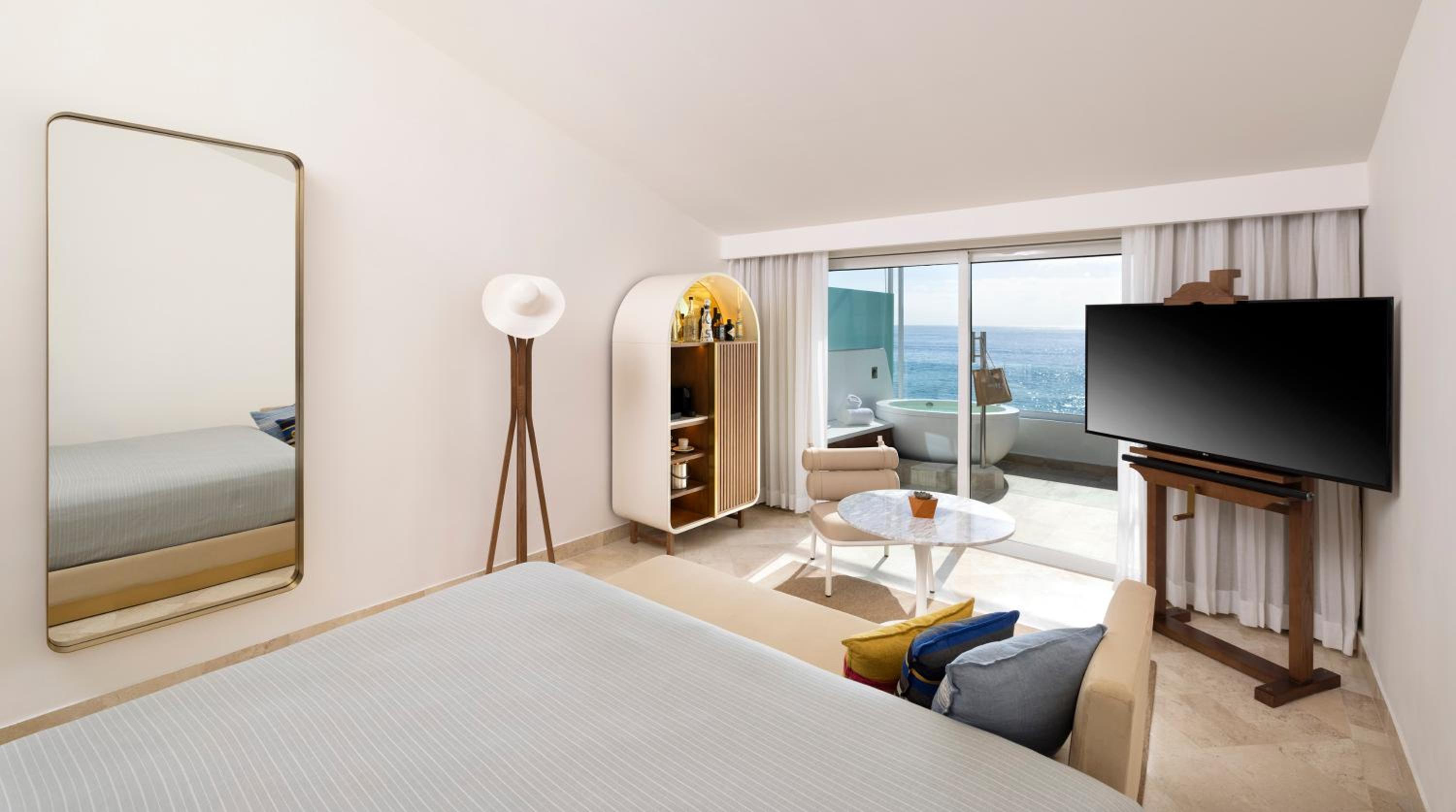 Extra Me Junior Suite with Bath Tub (Non Smoking) photo 2