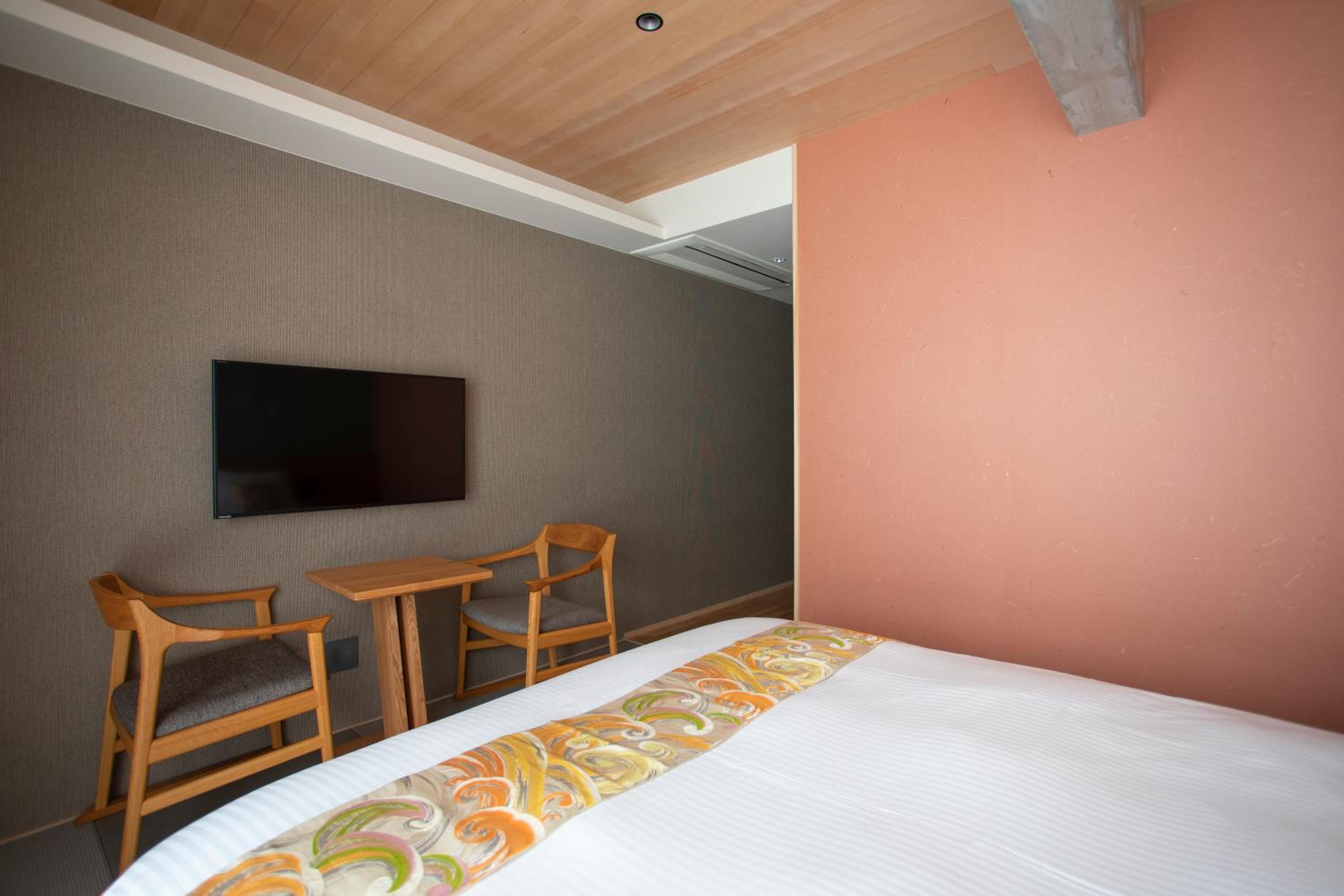 Comfort Queen Room with Bath - Non-Smoking - Photo 7
