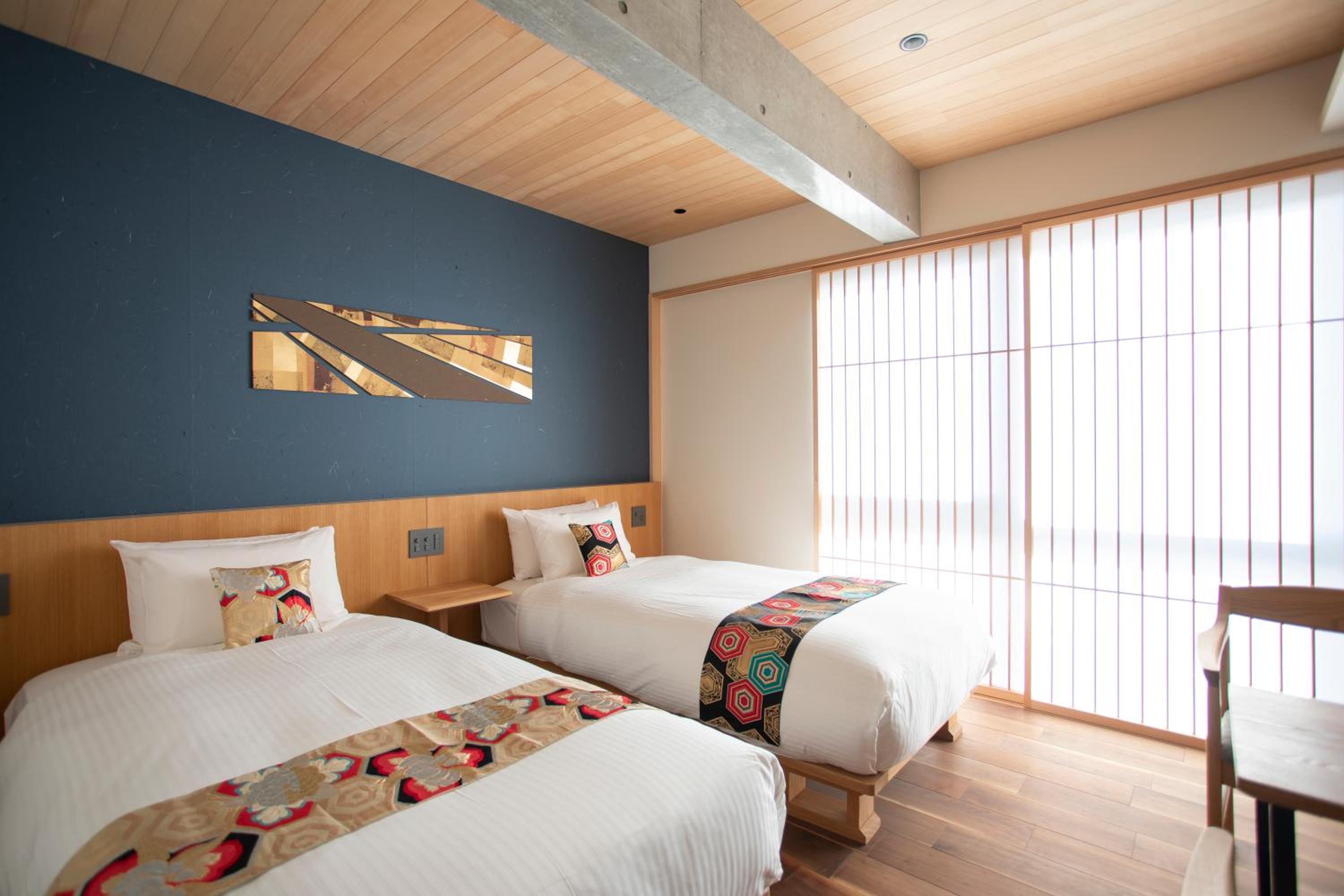 Twin Room with Shower - Non-Smoking - Photo 3
